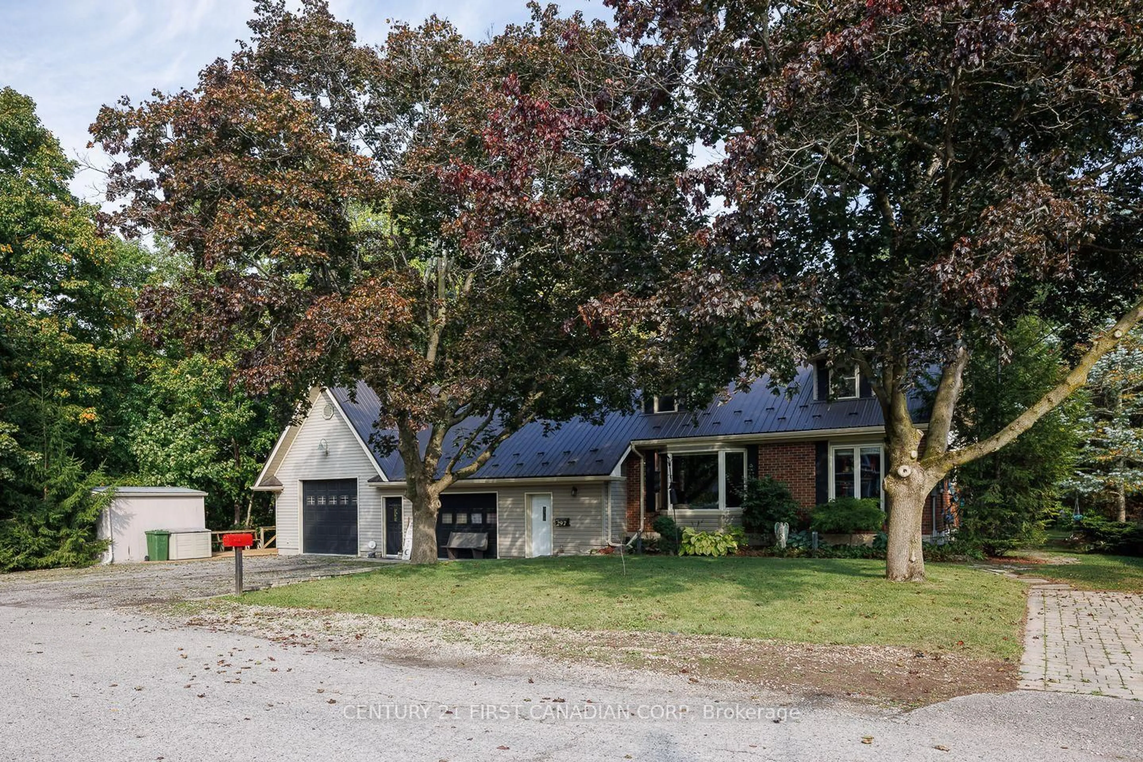 A pic from outside/outdoor area/front of a property/back of a property/a pic from drone, street for 297 Alma St, St. Thomas Ontario N5P 3B9