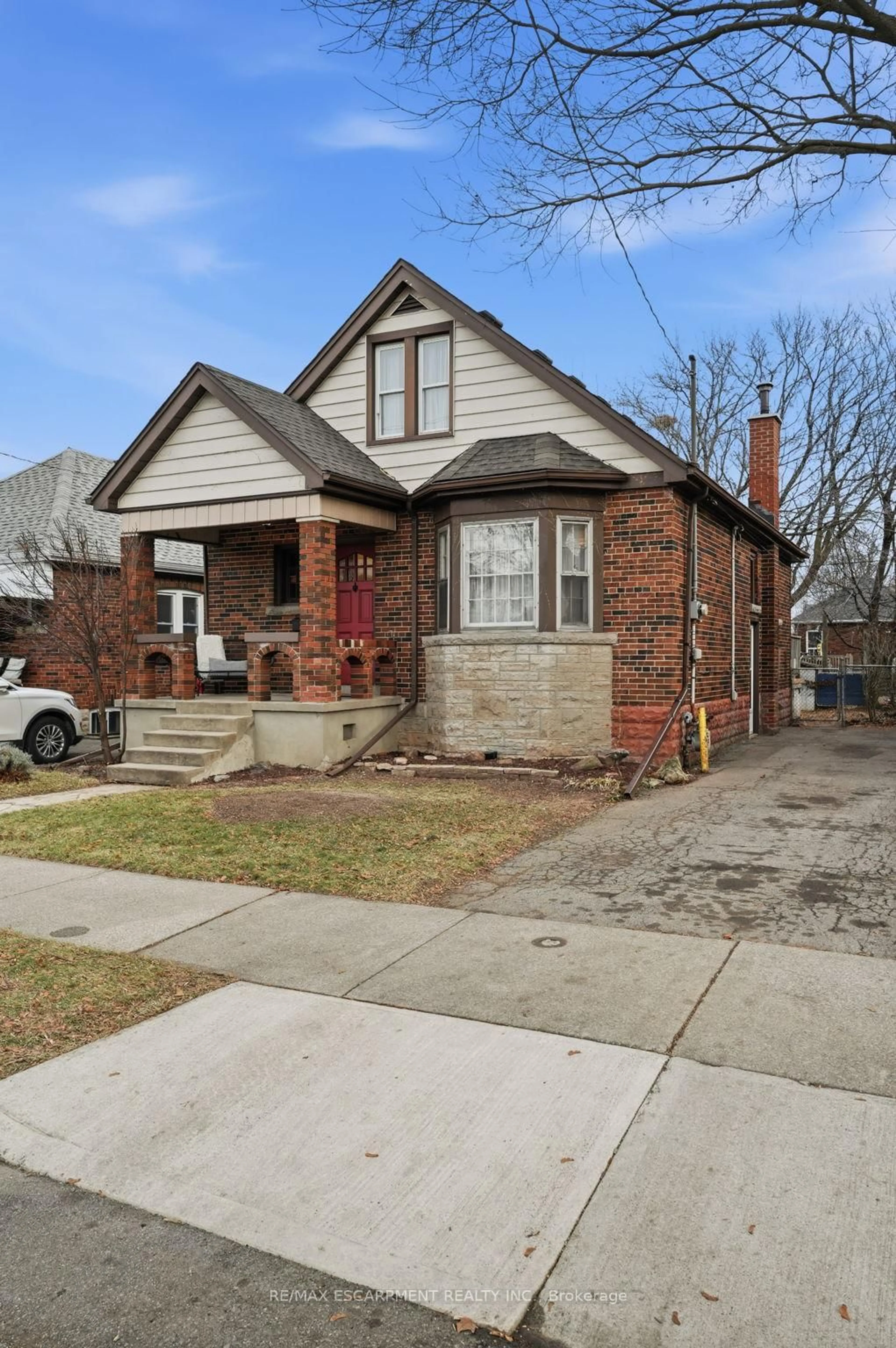 Home with brick exterior material, street for 48 Weir St, Hamilton Ontario L8H 5E6