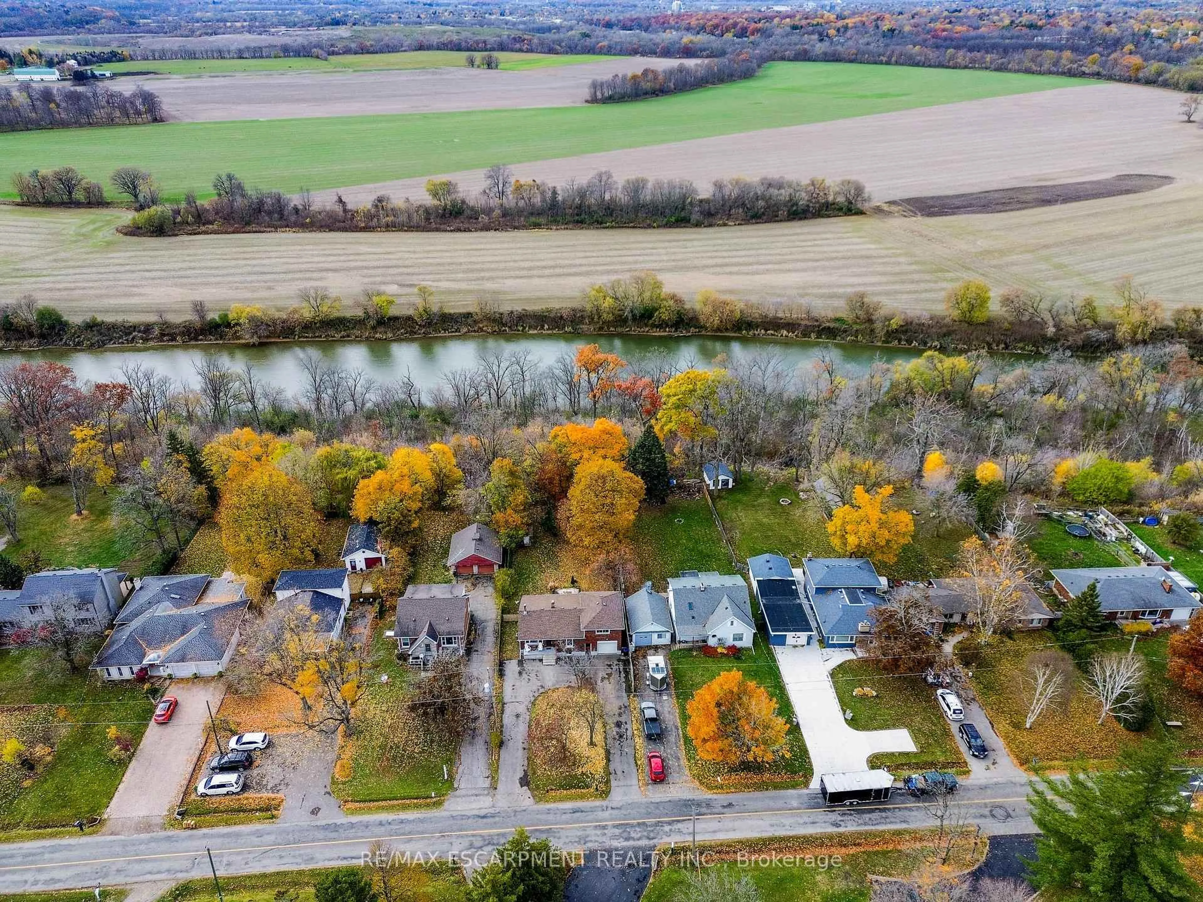 A pic from outside/outdoor area/front of a property/back of a property/a pic from drone, unknown for 67 Blossom Ave, Brantford Ontario N3T 5L9