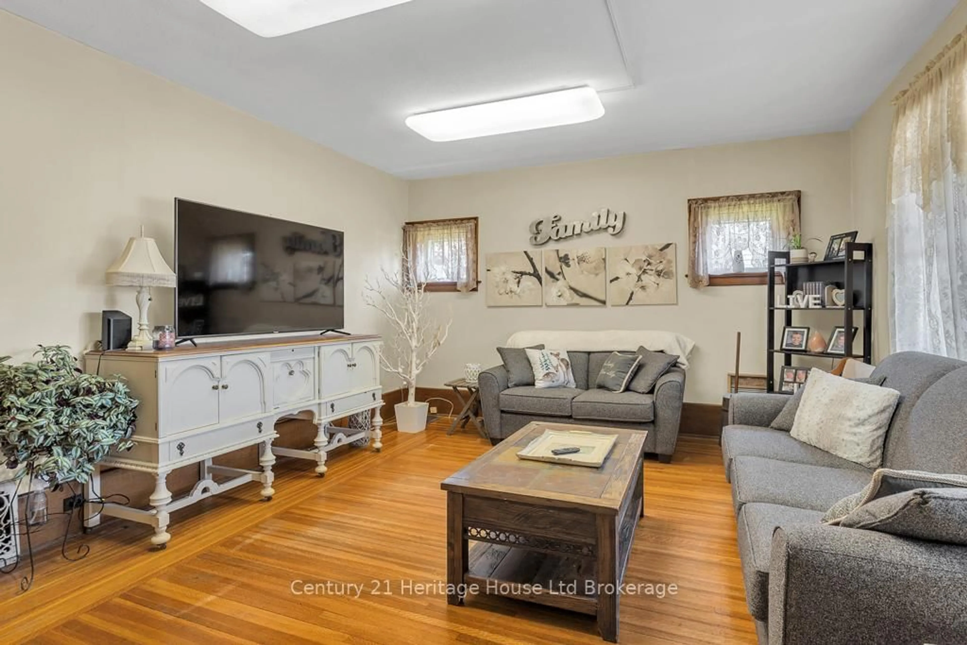 Living room with furniture, unknown for 48 Brock St, Tillsonburg Ontario N4G 2A5