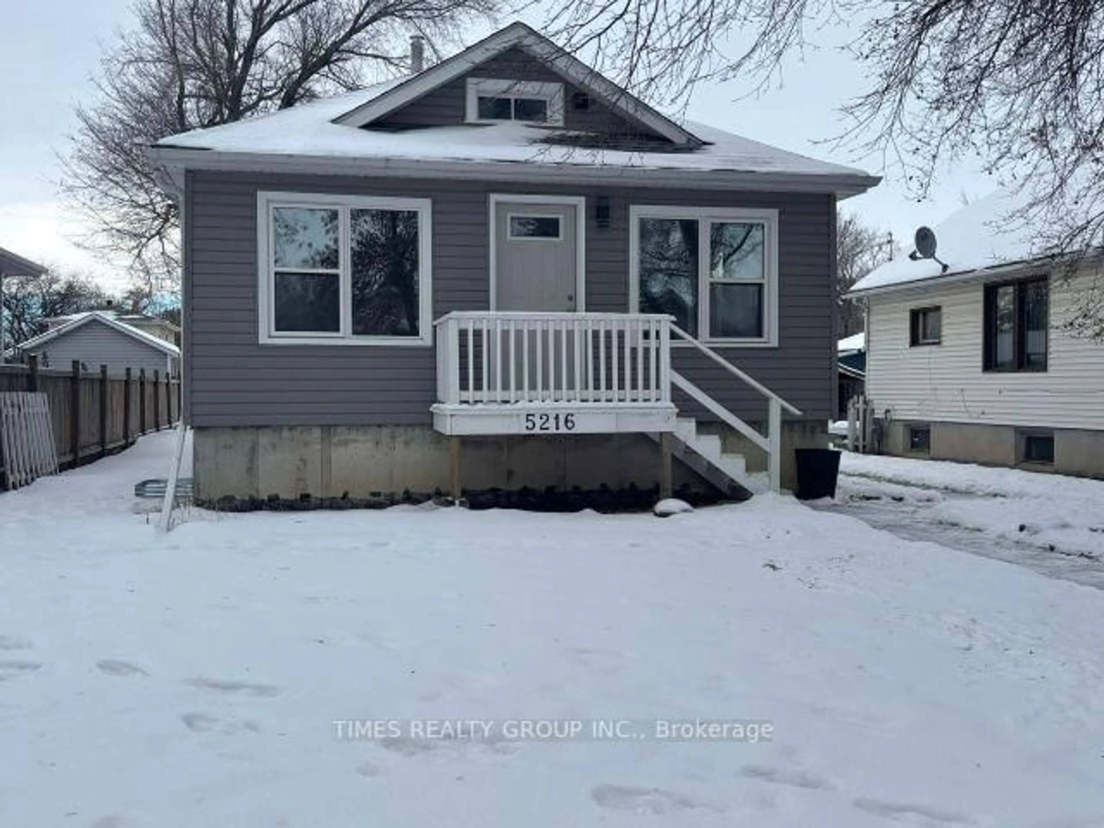 Home with vinyl exterior material, street for 5216 43 St, Out of Area Alberta T4V 1B7