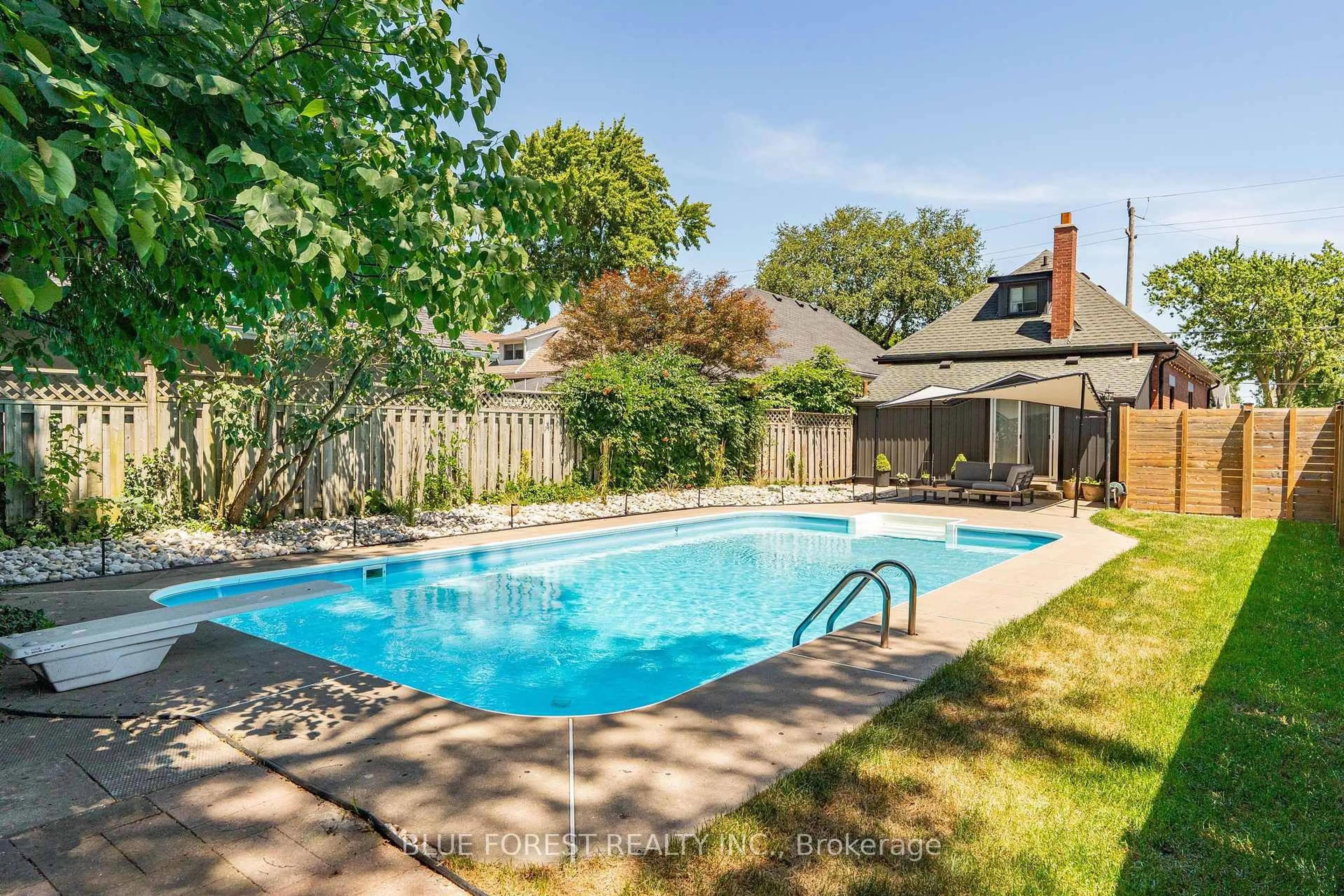 Pool for 75 Elm St, London East Ontario N5Z 2K4