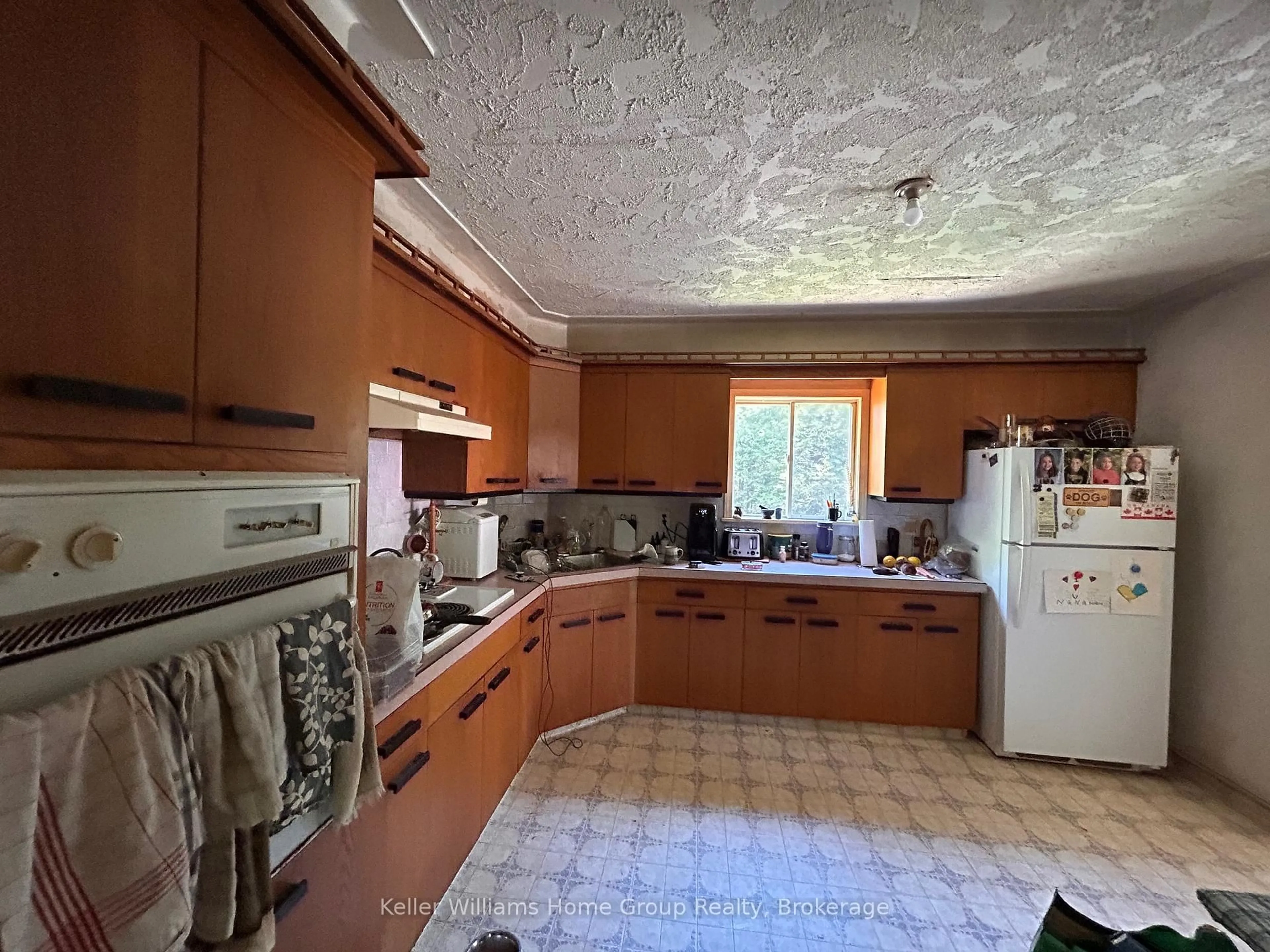 Standard kitchen, unknown for 135431 9th Line, Grey Highlands Ontario N0C 1H0
