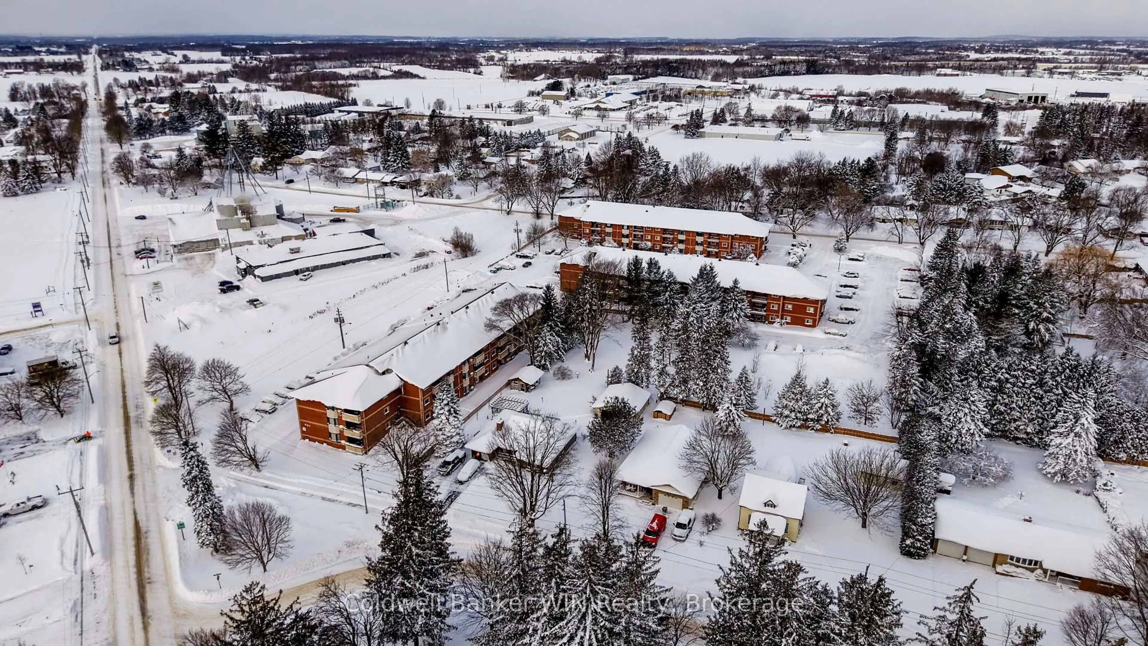 A pic from outside/outdoor area/front of a property/back of a property/a pic from drone, building for 460 DURHAM St #309, Wellington North Ontario N0G 2L1