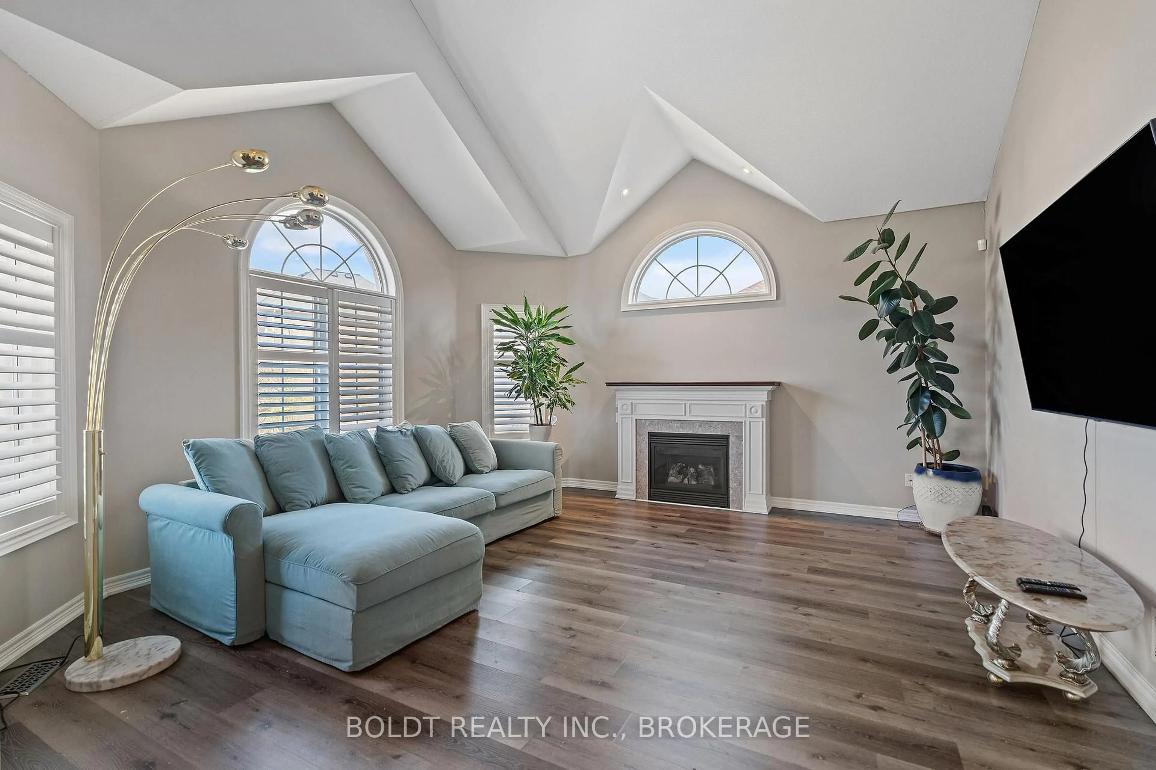 Living room with furniture, unknown for 8114 Windsong Dr, Niagara Falls Ontario L2H 3M4