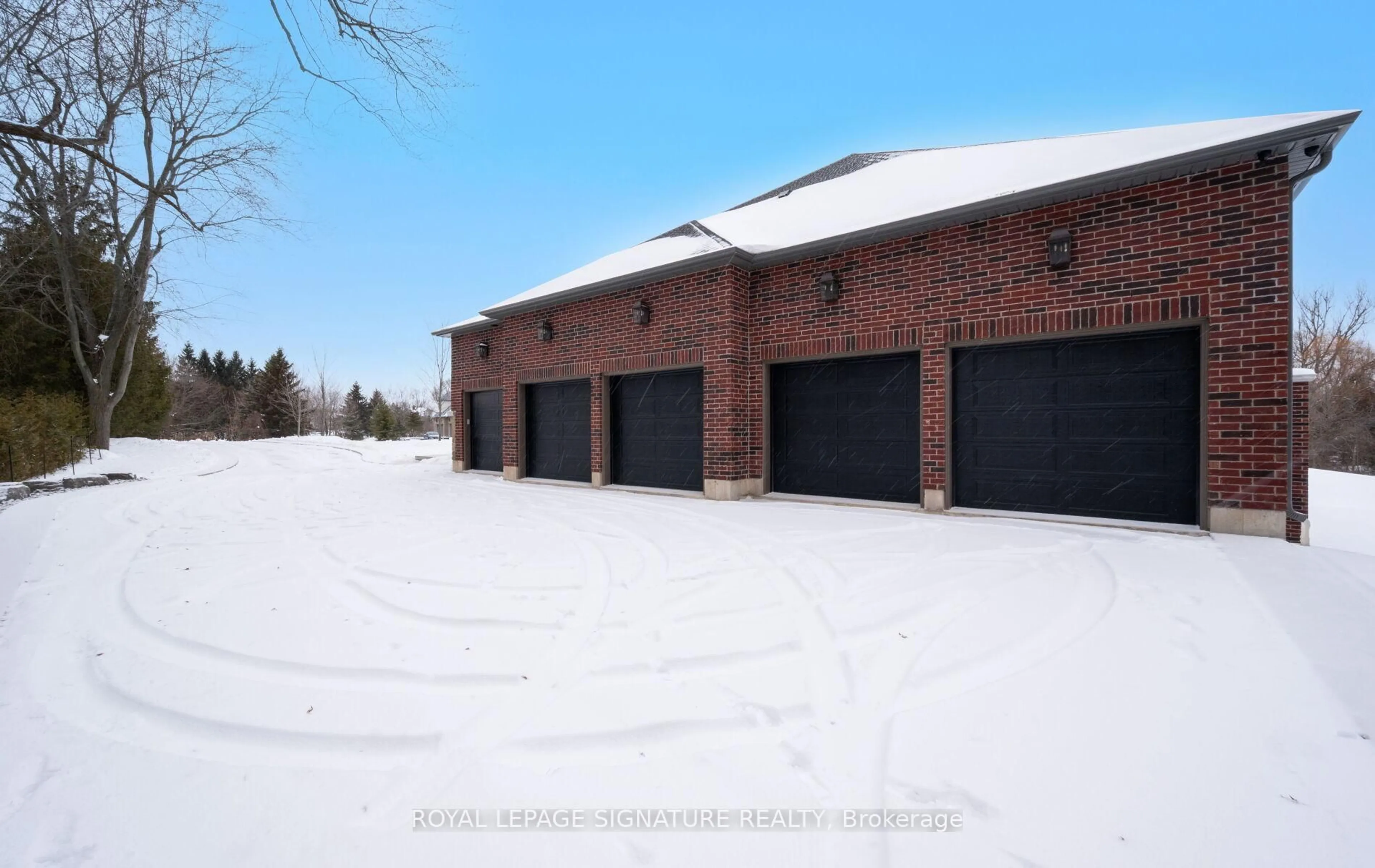 Indoor garage for 101 Perryman Crt, Erin Ontario N0B 1H0