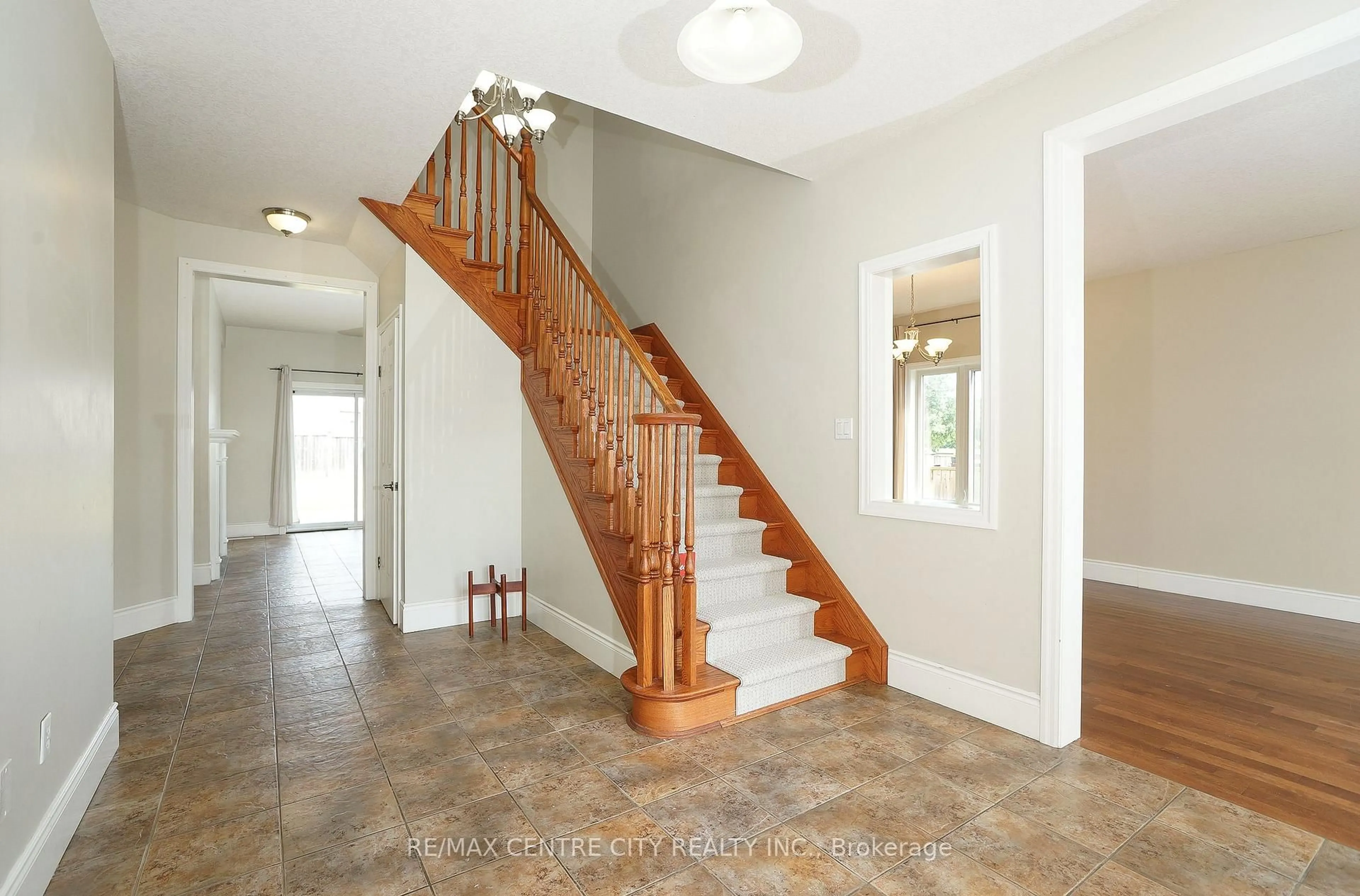 Indoor entryway for 2024 Pennyroyal St, London North Ontario N5X 0E5