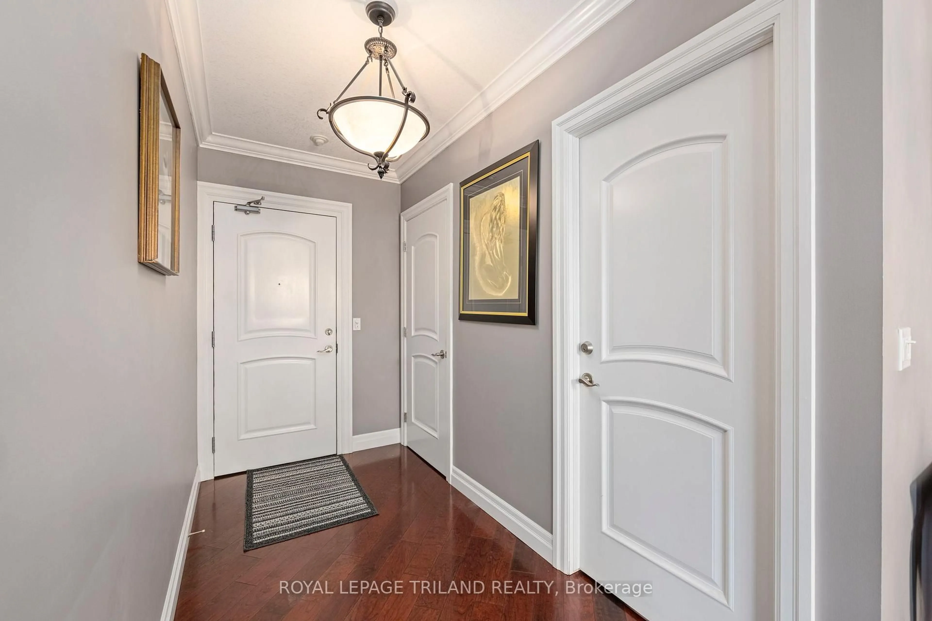 Indoor entryway for 250 PALL MALL St #1107, London East Ontario N6A 6K3