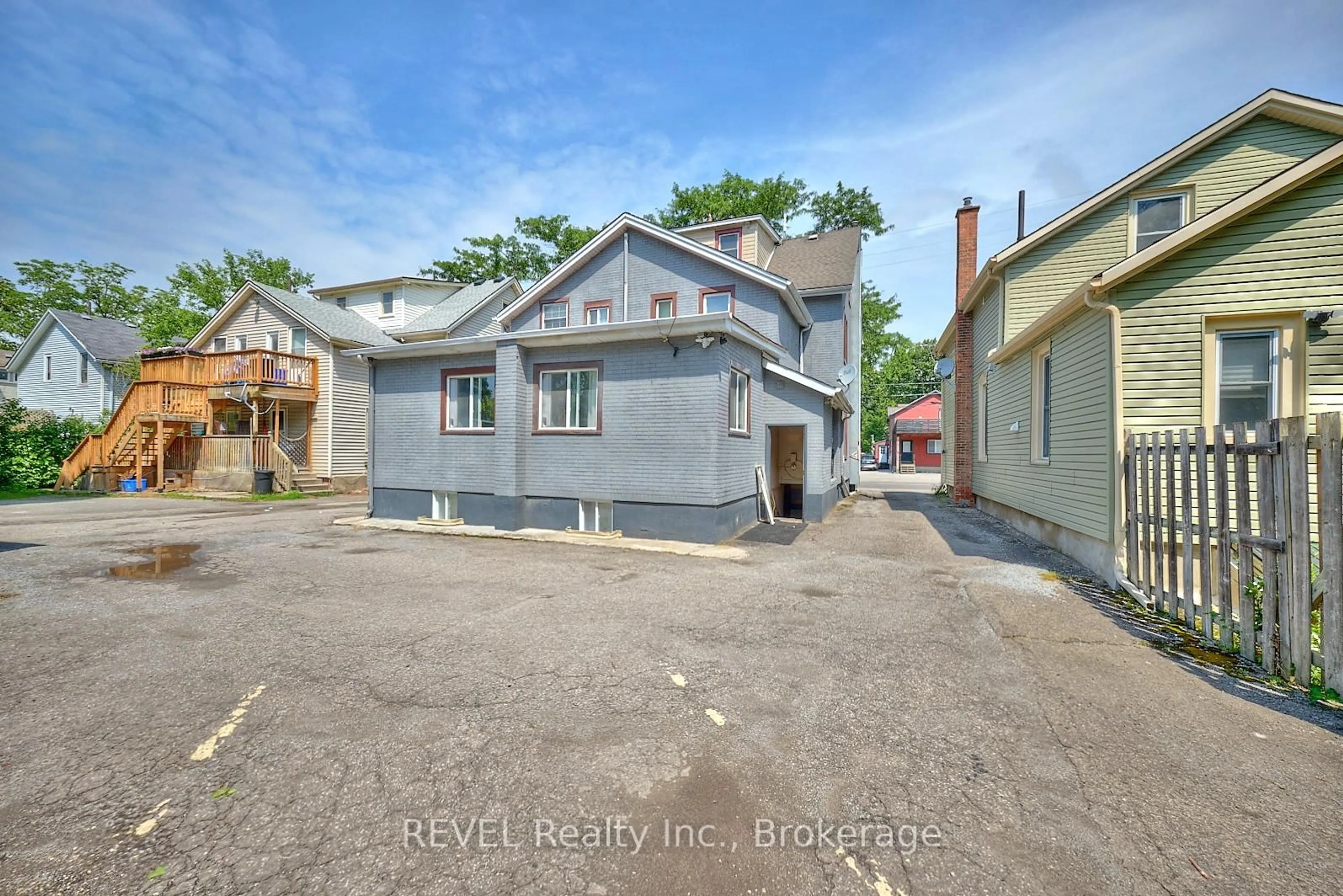 A pic from outside/outdoor area/front of a property/back of a property/a pic from drone, street for 50 Welland Ave, St. Catharines Ontario L2R 2M5