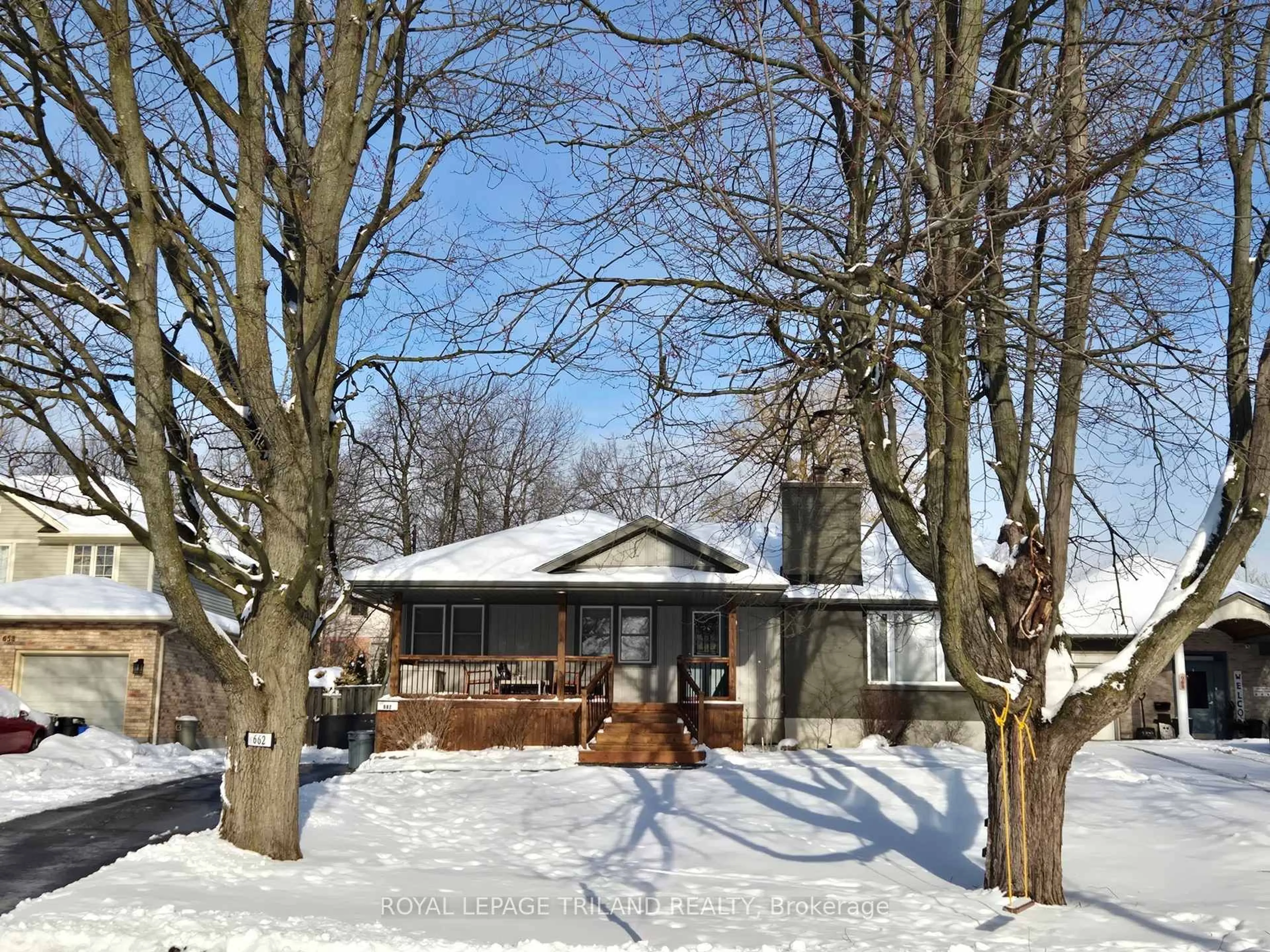 A pic from outside/outdoor area/front of a property/back of a property/a pic from drone, street for 662 Eden Ave, London South Ontario N6C 2Z7