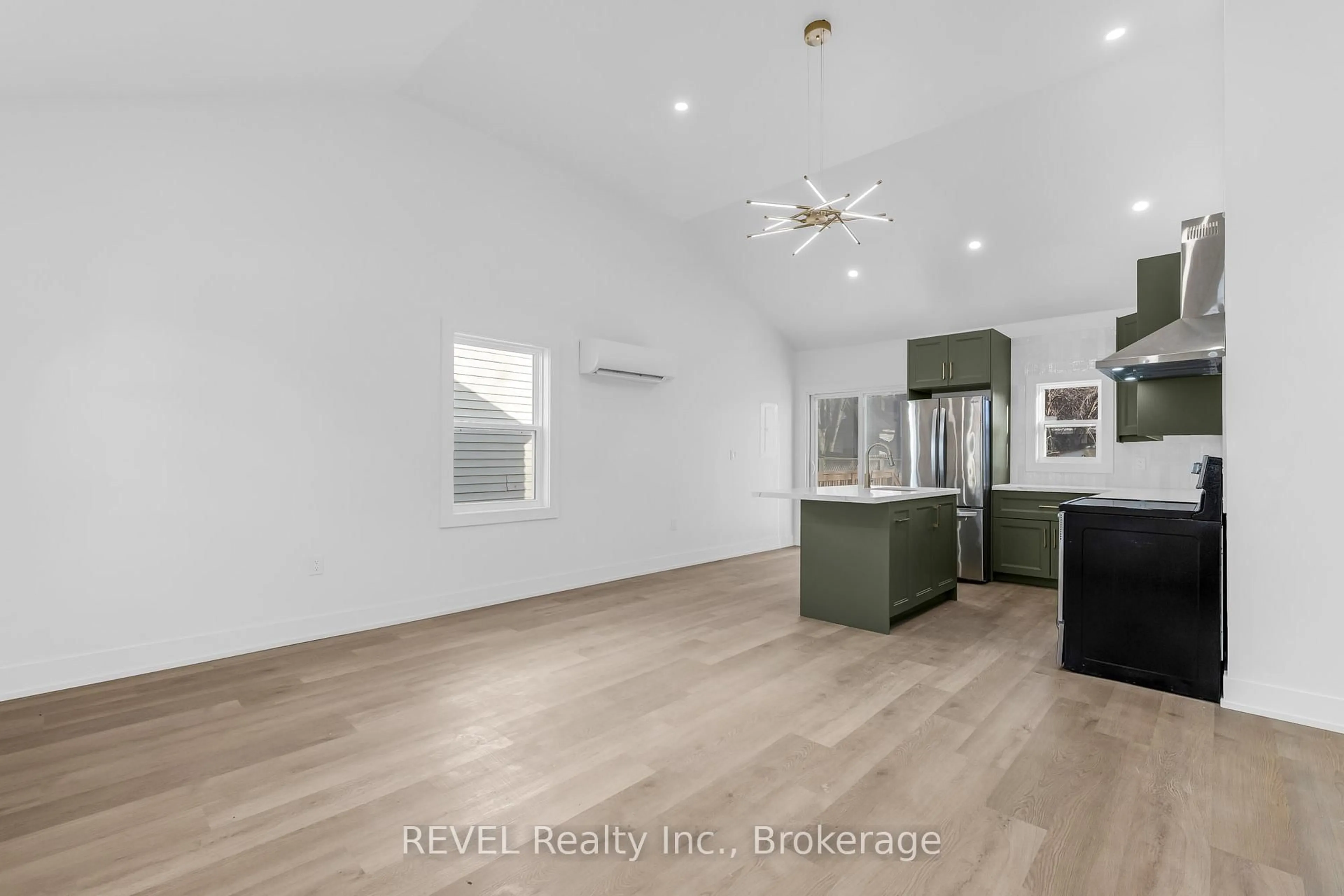 Open concept kitchen, unknown for 82 Grass Ave, St. Catharines Ontario L2R 1T1