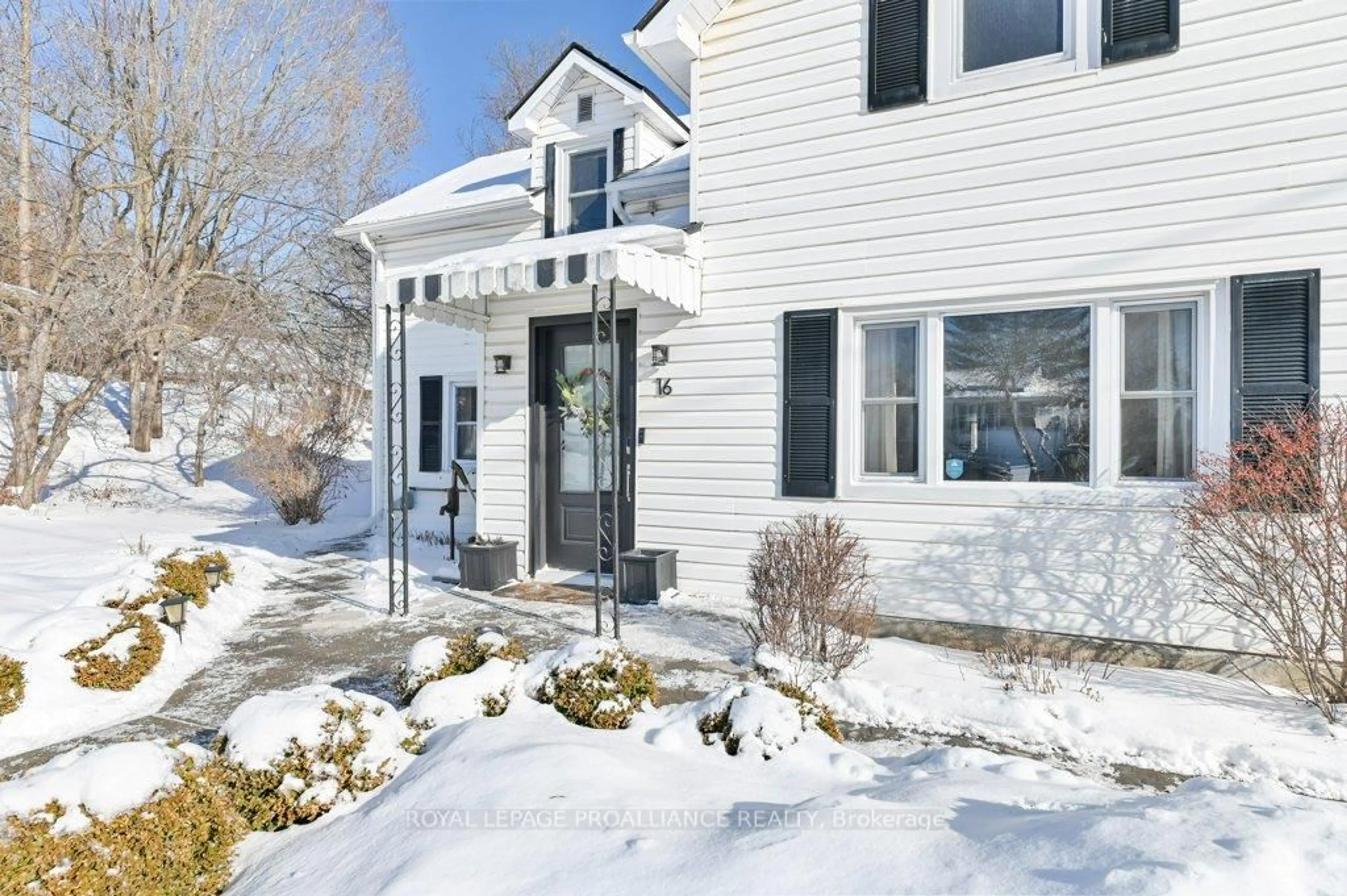 Unknown for 16 North Hastings Ave, Limoges Ontario K0K 2M0