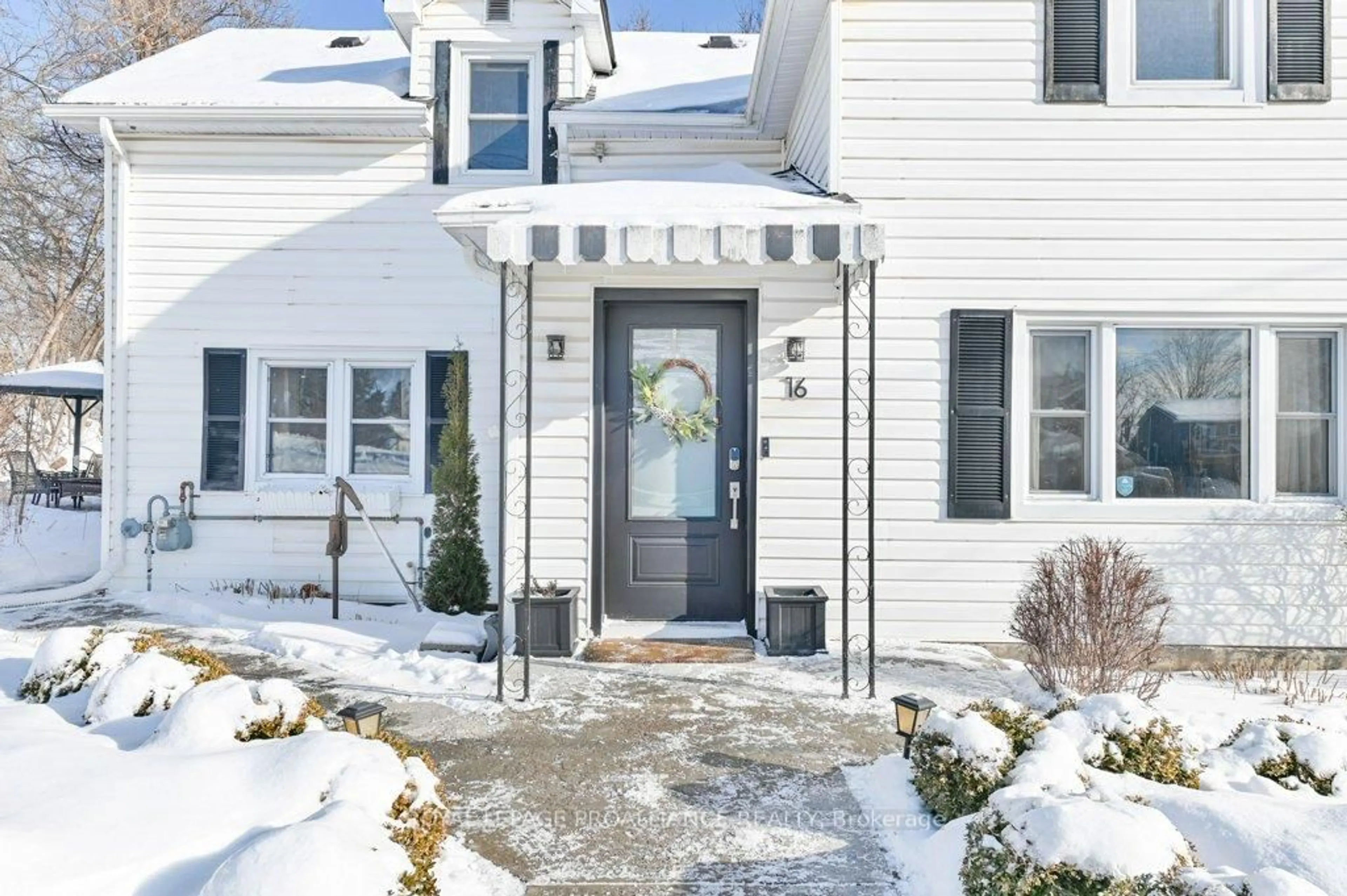 Unknown for 16 North Hastings Ave, Limoges Ontario K0K 2M0