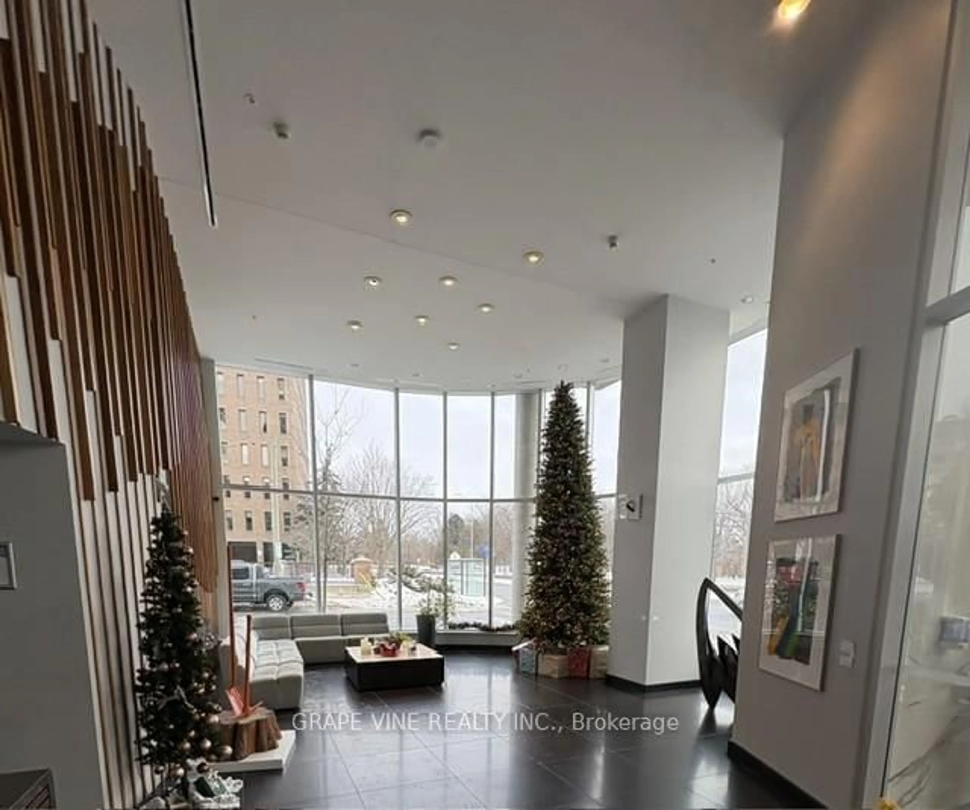 Indoor foyer for 805 Carling Ave #3705, Ottawa Ontario K2Y 0C1