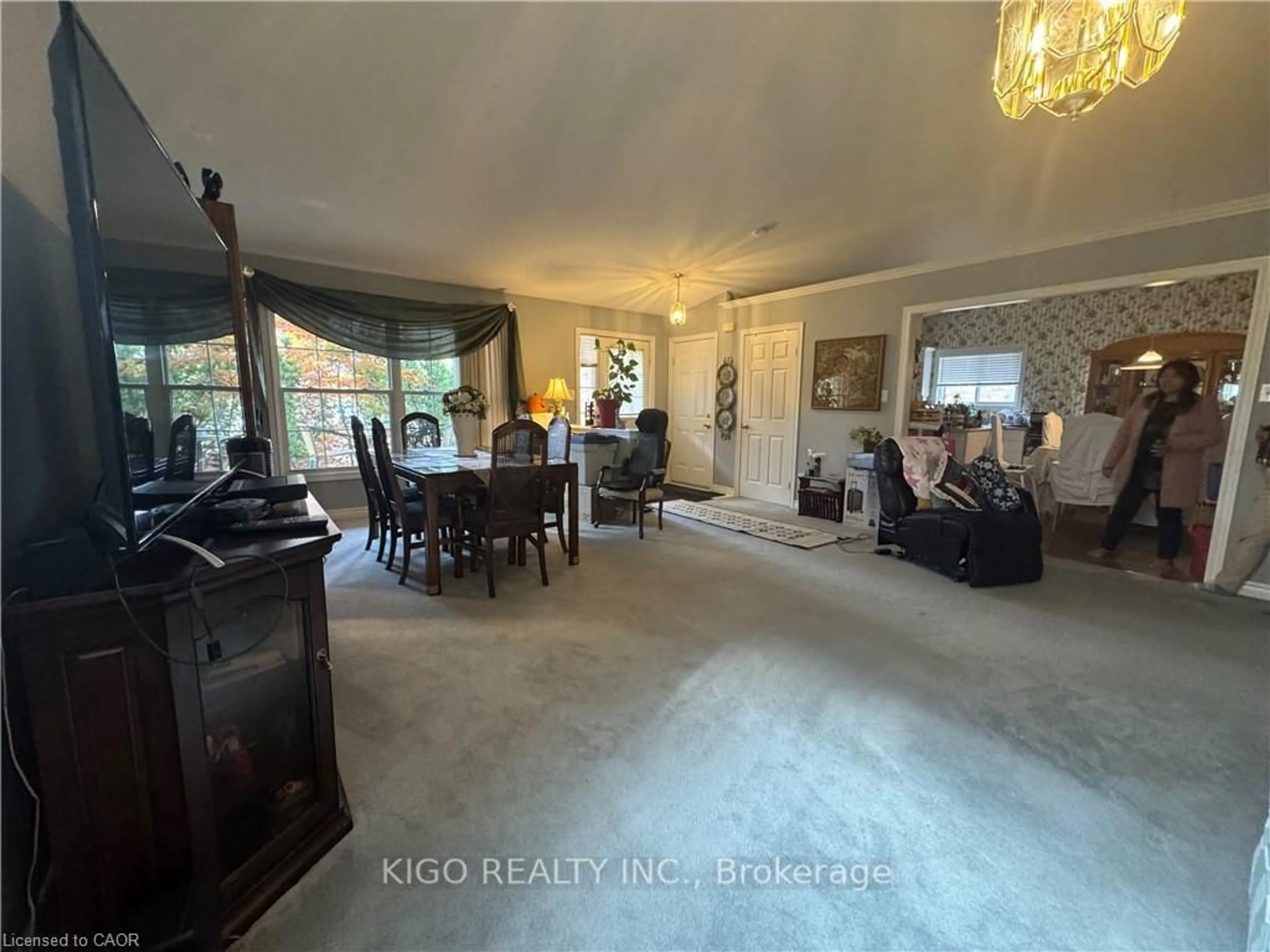 A pic of a room for 231 Chelton Rd, London South Ontario N6M 1H9