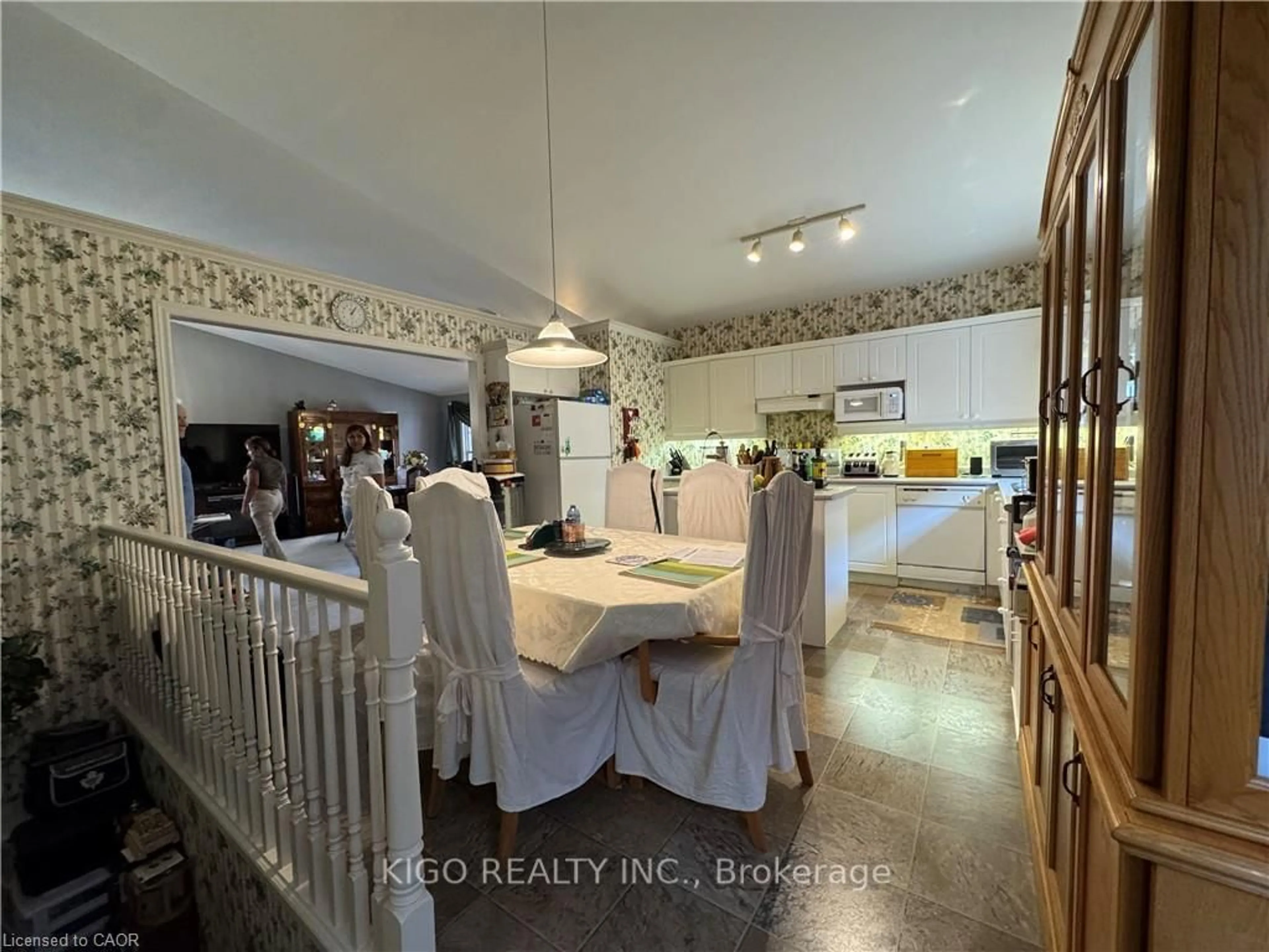 Dining room, unknown for 231 Chelton Rd, London South Ontario N6M 1H9