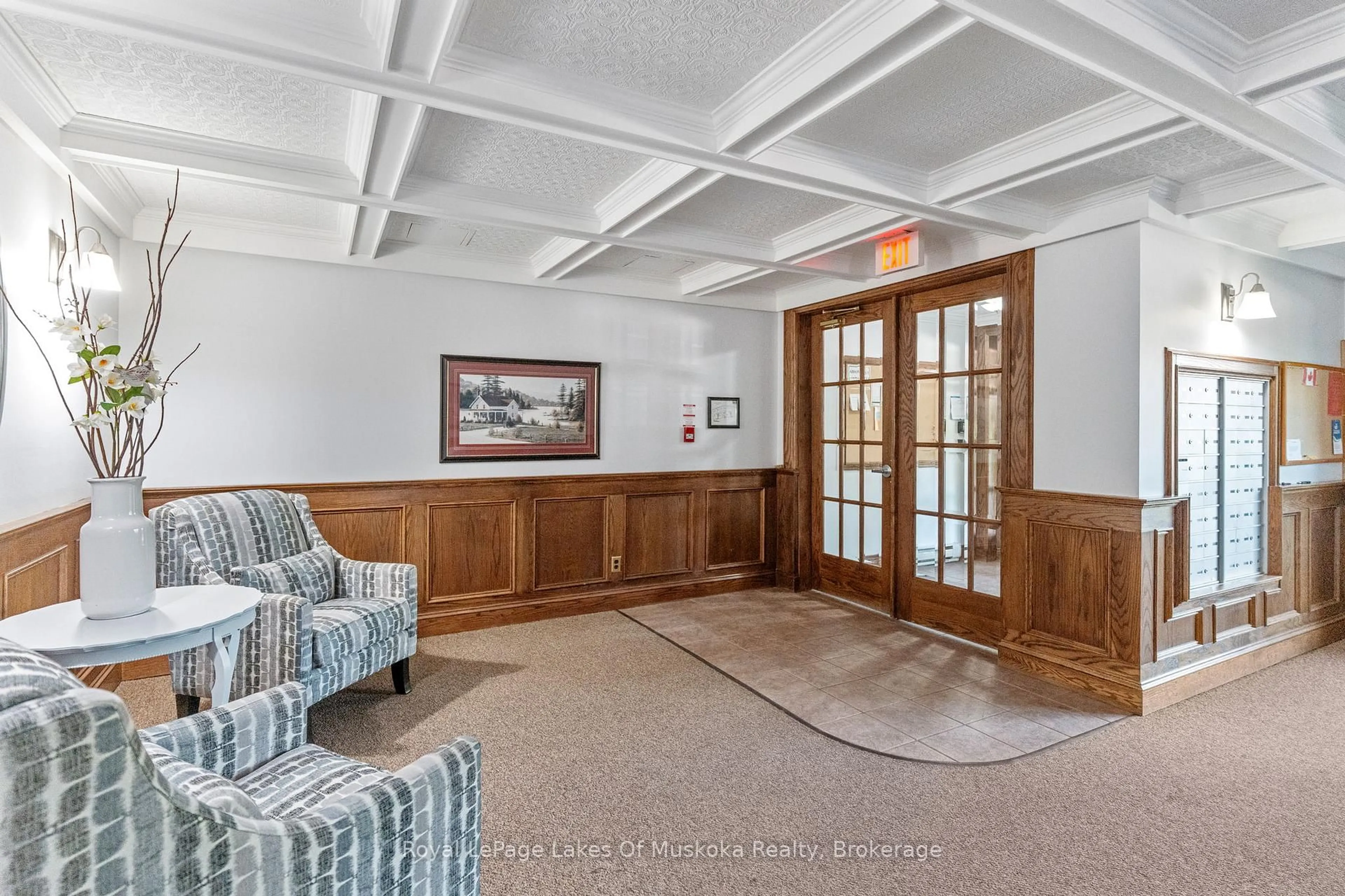 Indoor foyer for 24 Ontario St #308, Bracebridge Ontario P1L 2H5