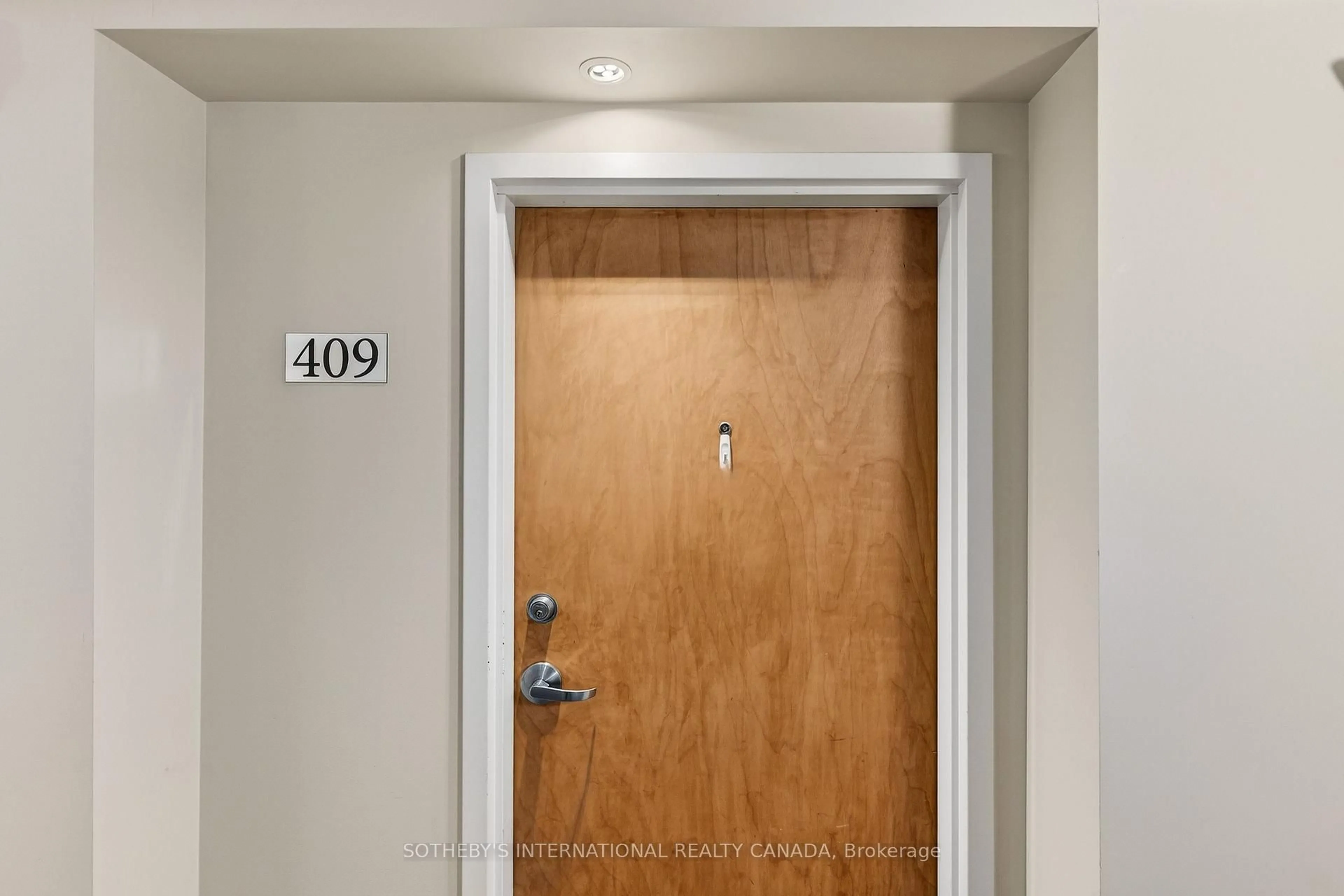 Indoor entryway for 155 Water St #409, Cambridge Ontario N1R 3E3