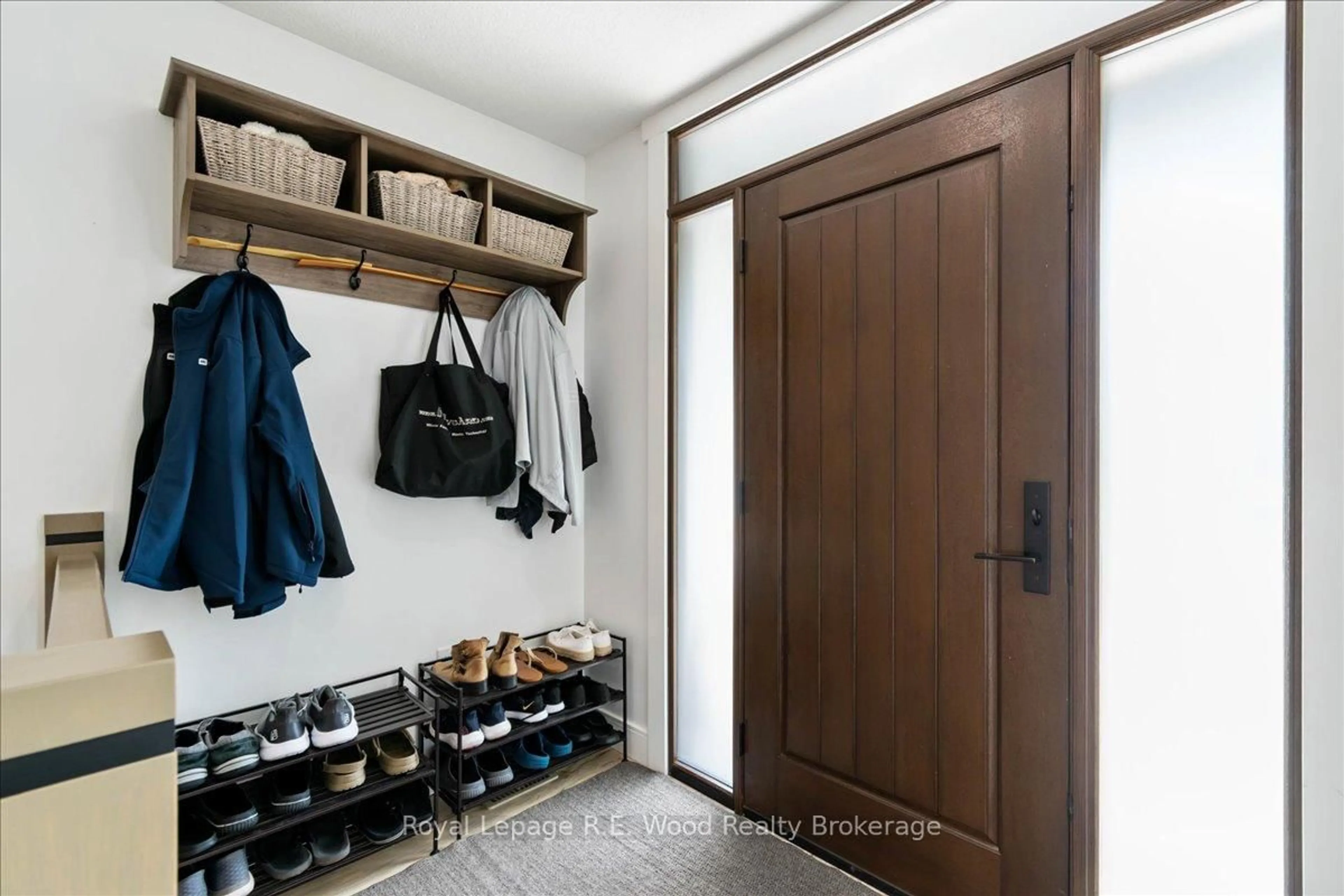 Indoor entryway for 16.5 North Court St, Norwich Ontario N0J 1P0