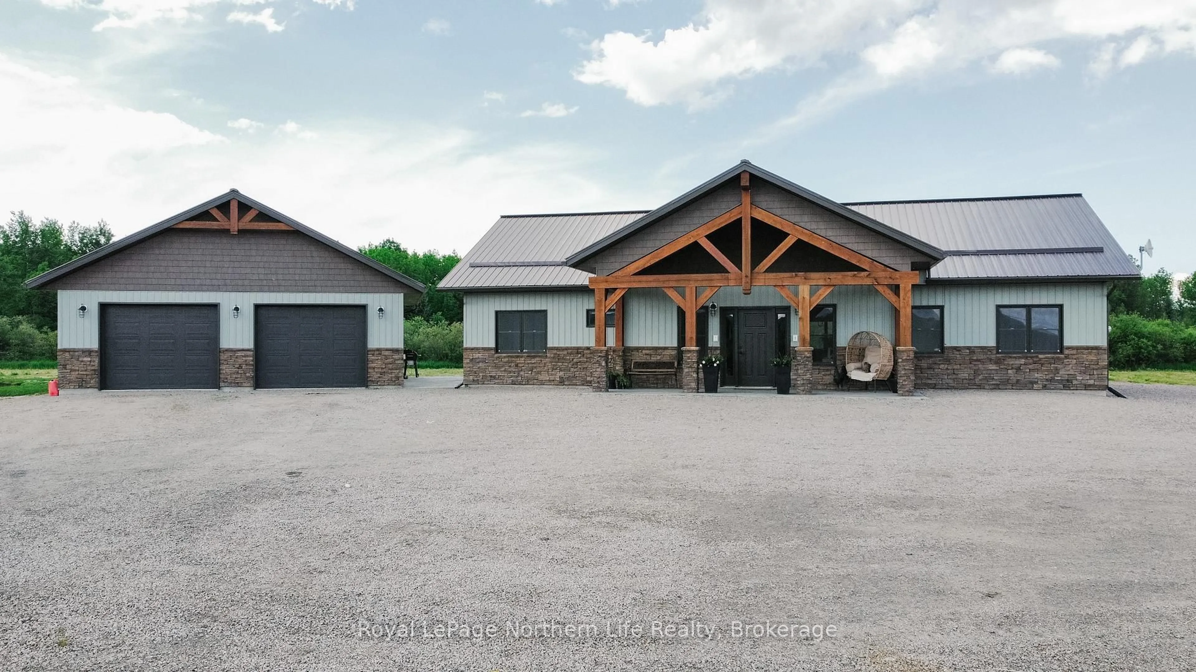 Indoor garage for 42 Simpson Hill Rd, Nipissing Ontario P0H 1W0