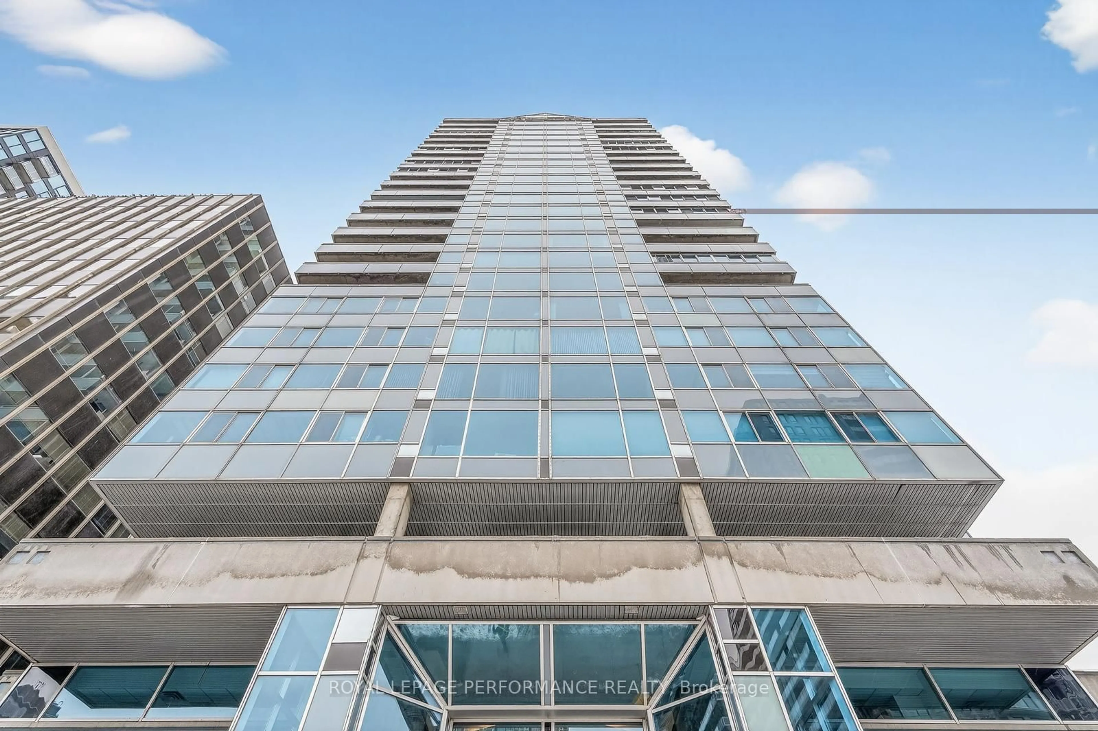 Indoor foyer for 160 George St #1603, Ottawa Ontario K1N 9M2