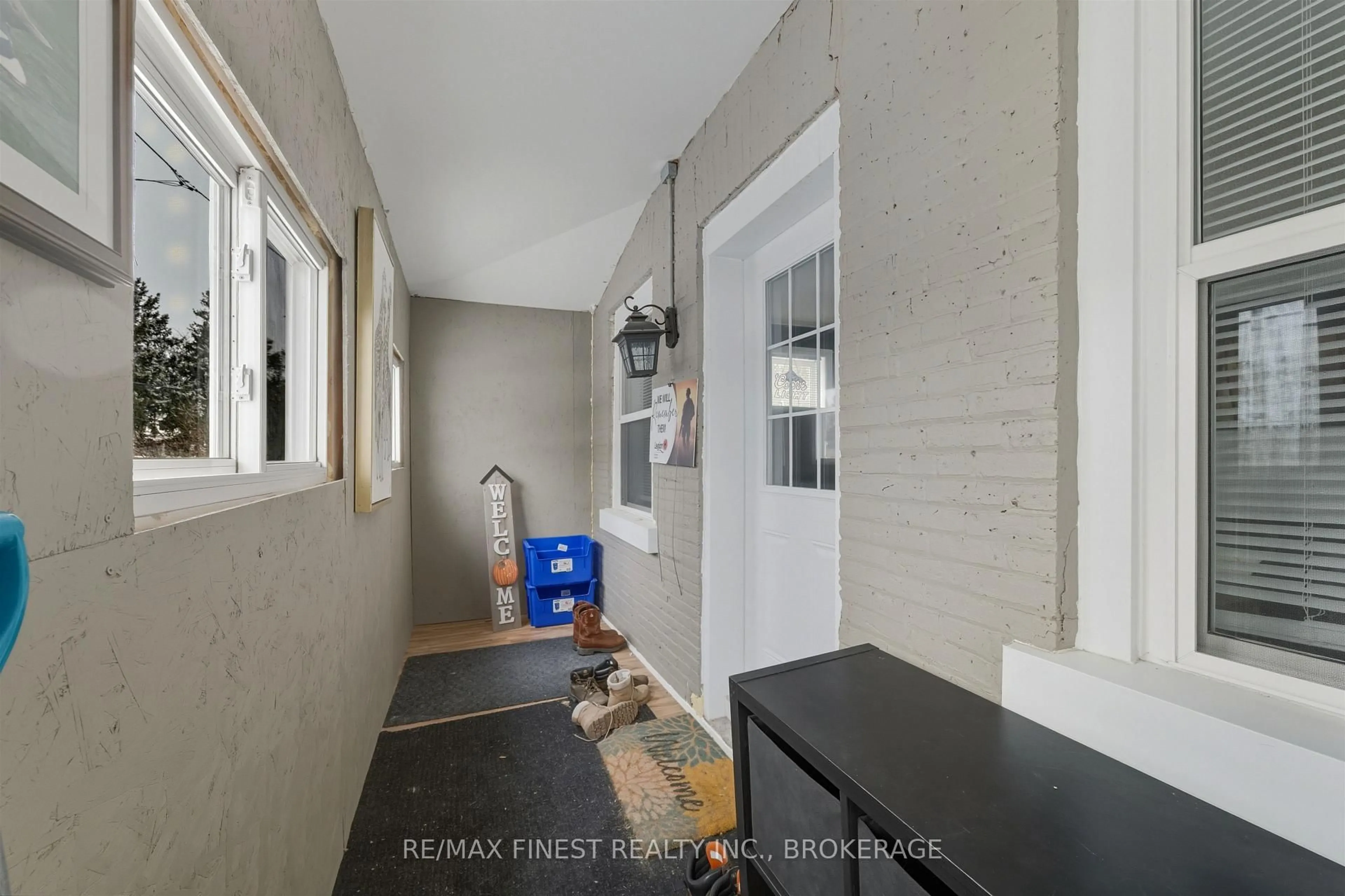 A pic of a room for 1537 County Road 2, Front of Yonge Ontario K0E 1R0