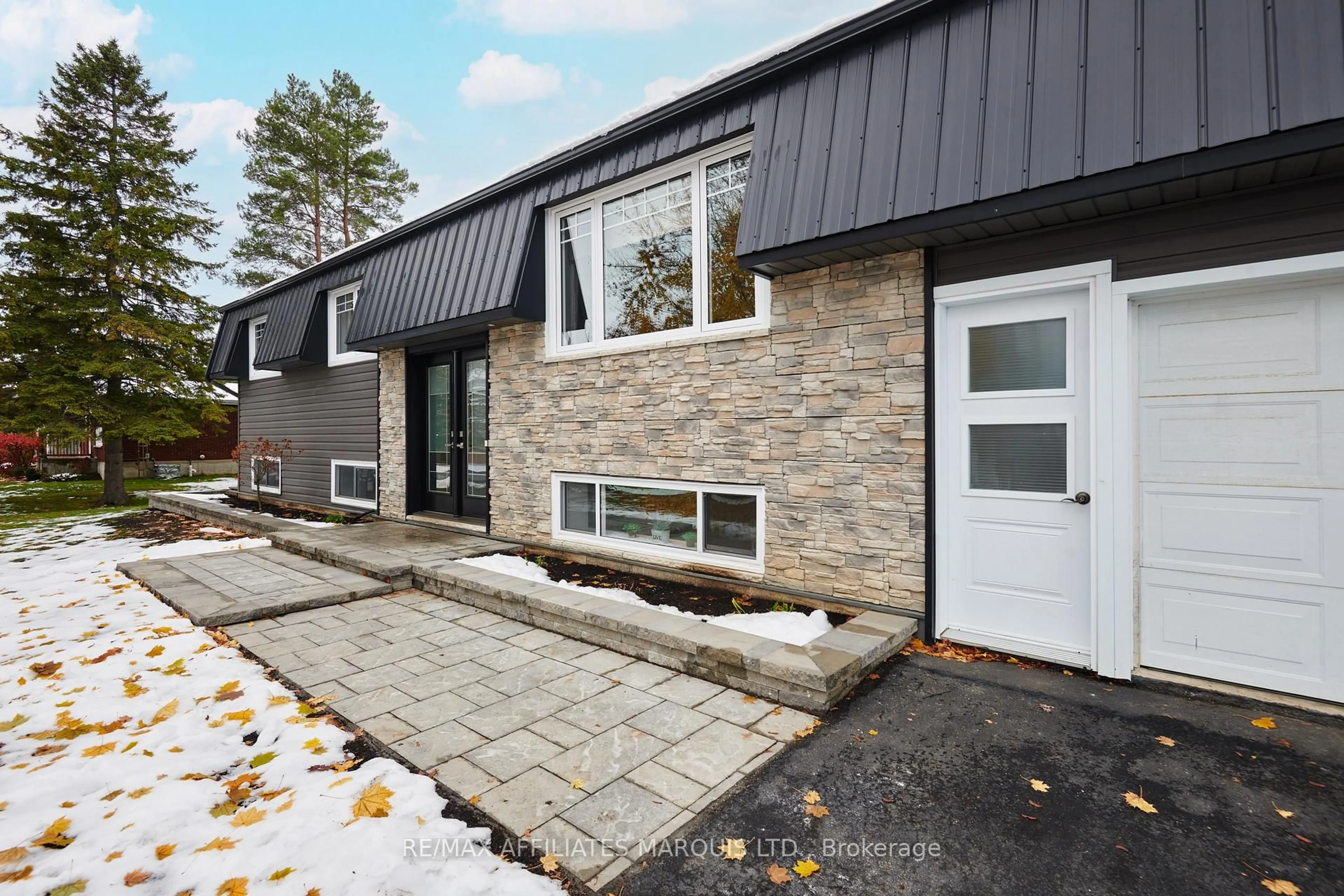 Home with brick exterior material, unknown for 20391 Park Cres, South Glengarry Ontario K0C 1L0