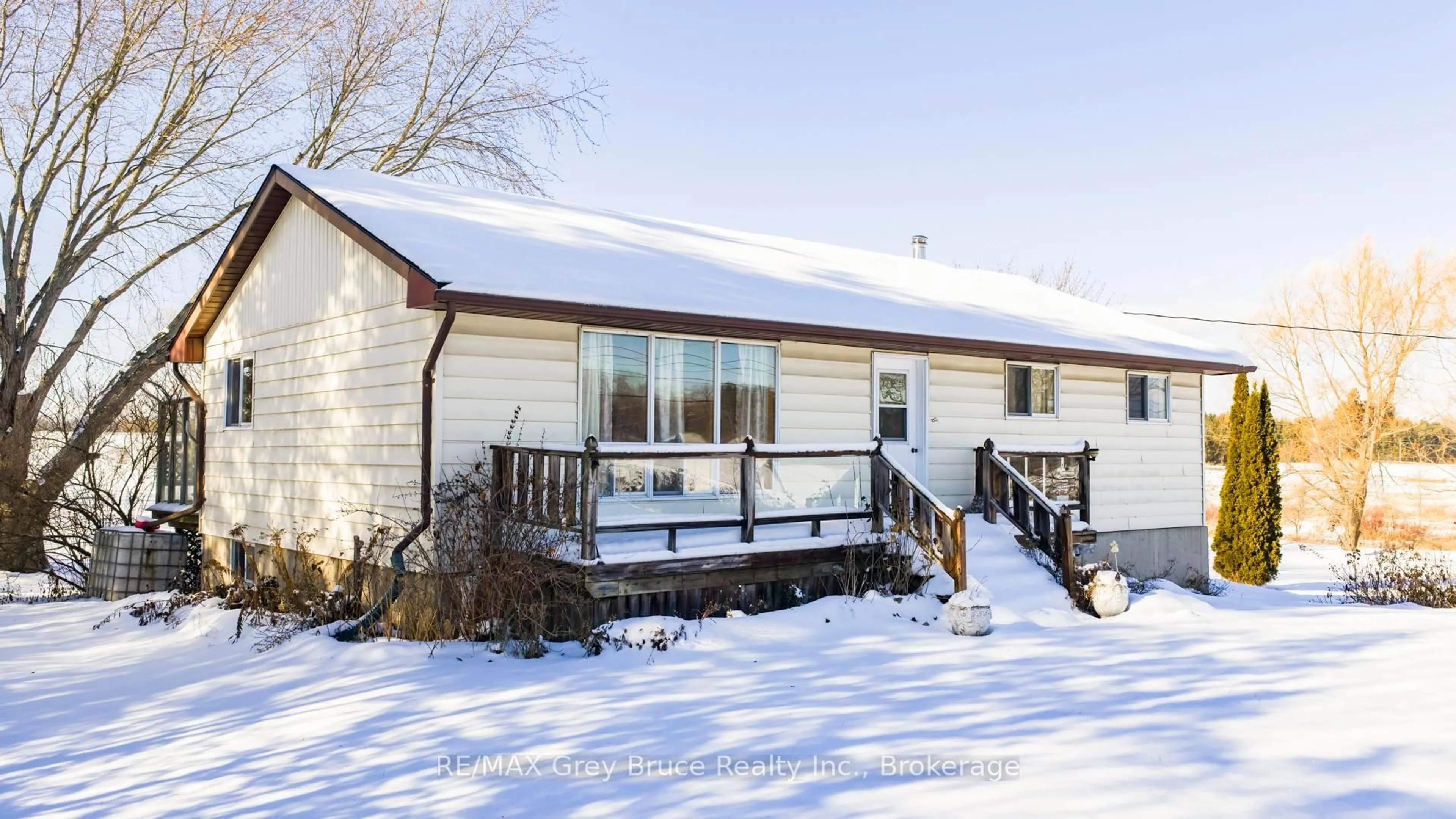 Unknown for 276 West St, Georgian Bluffs Ontario N4K 5N7