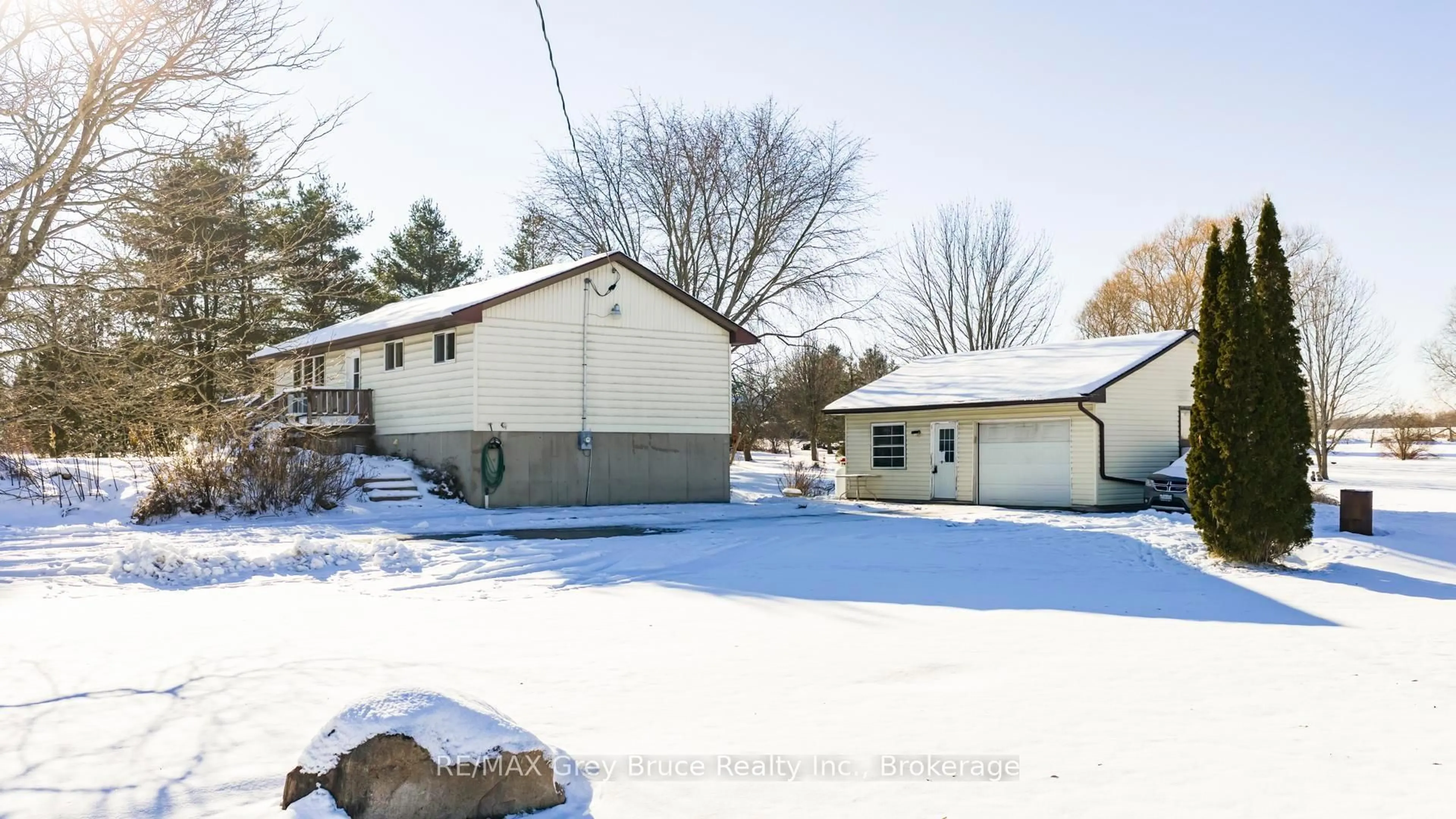 Unknown for 276 West St, Georgian Bluffs Ontario N4K 5N7