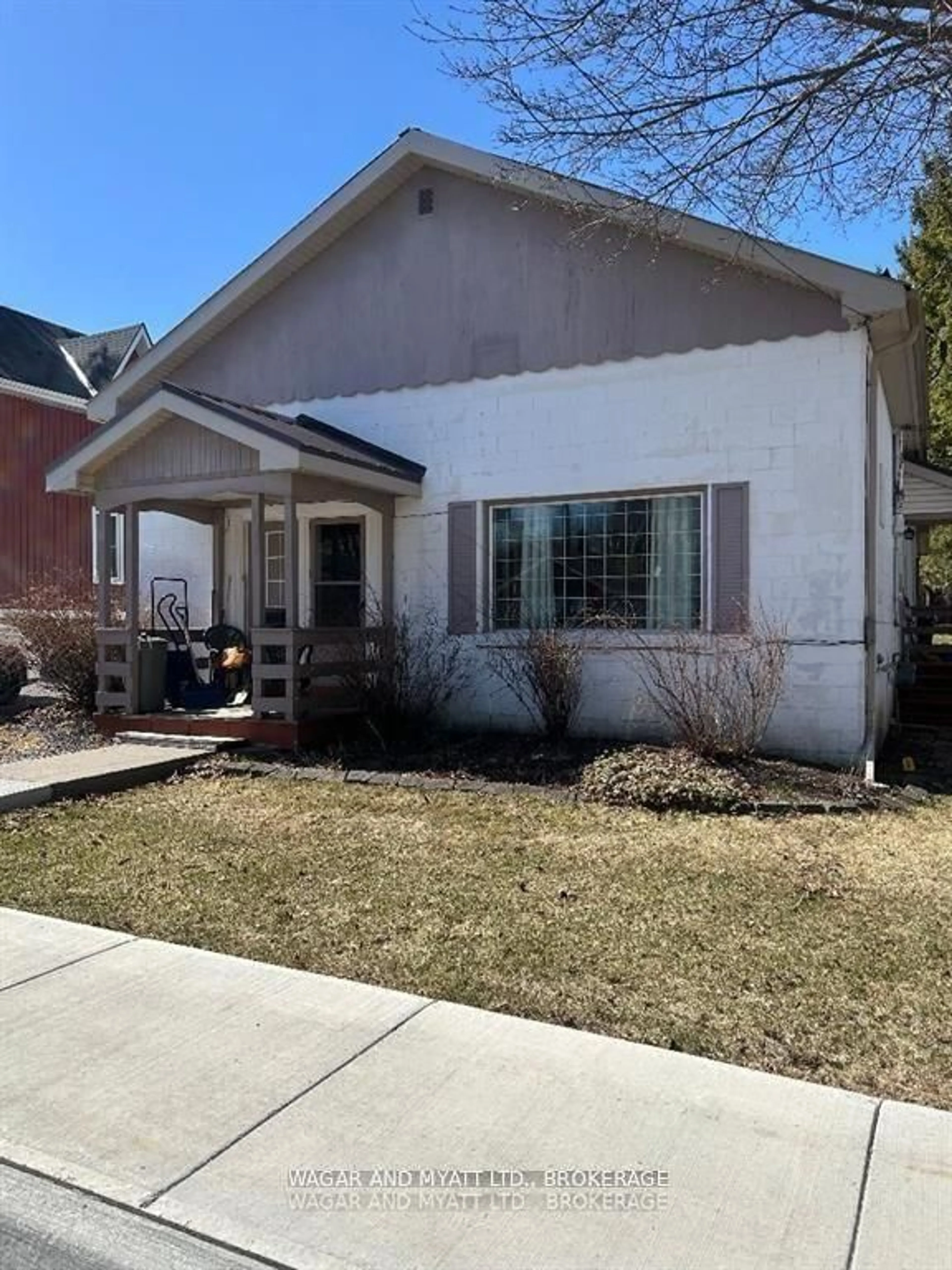 Home with vinyl exterior material, street for 172 Richard St, Greater Napanee Ontario K7R 2T6