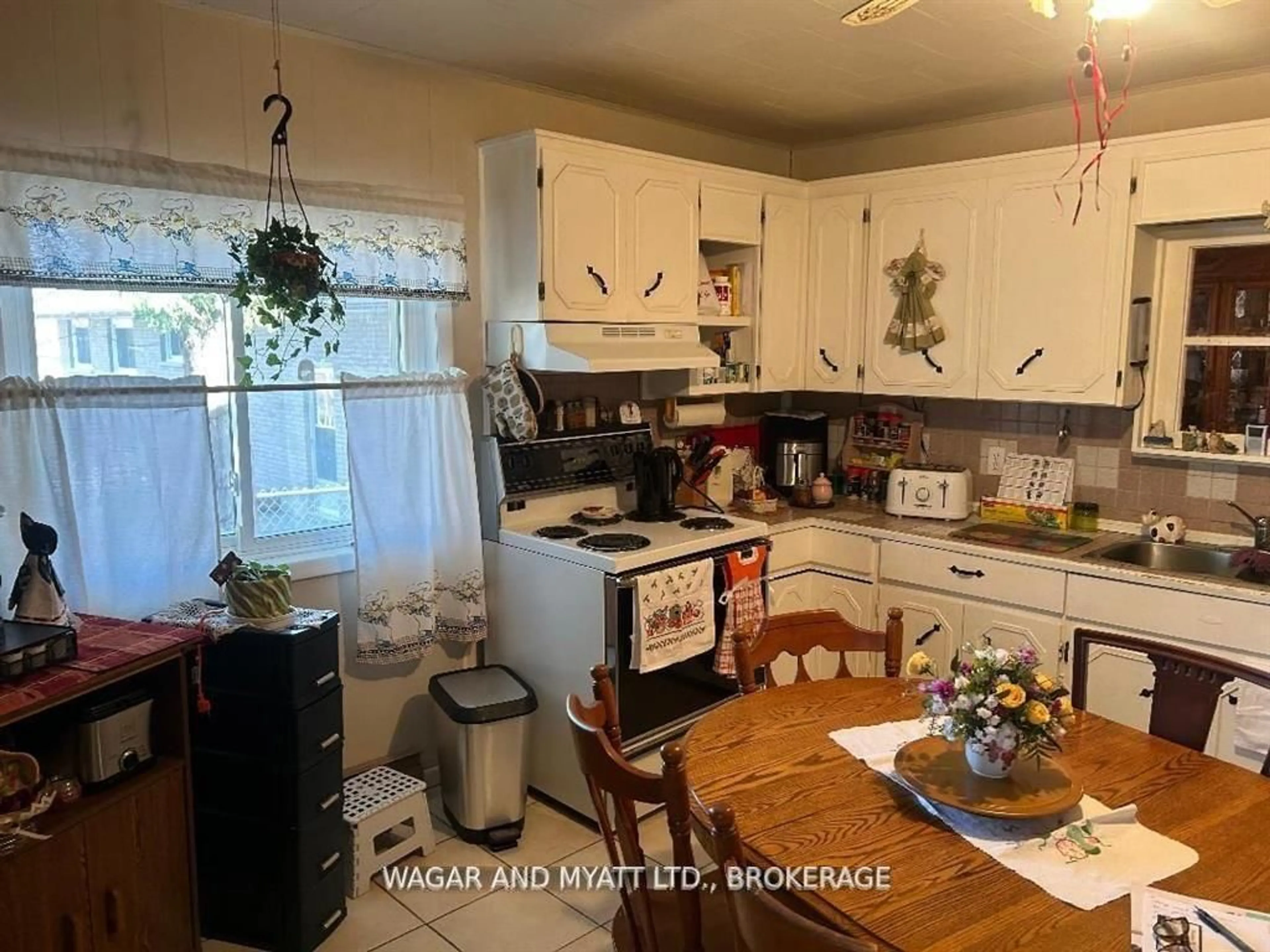 Standard kitchen, unknown for 172 Richard St, Greater Napanee Ontario K7R 2T6