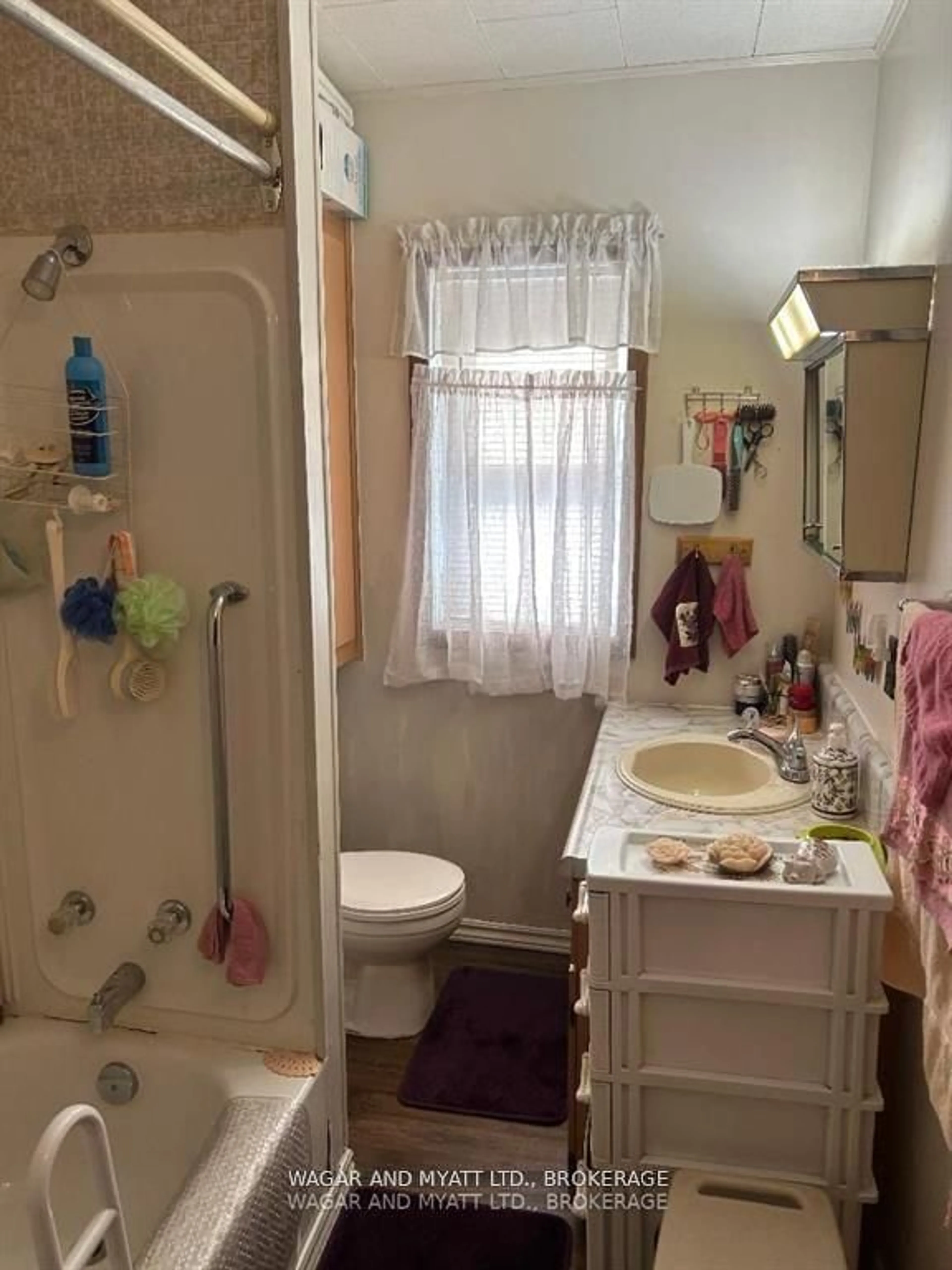 Standard bathroom, unknown for 172 Richard St, Greater Napanee Ontario K7R 2T6