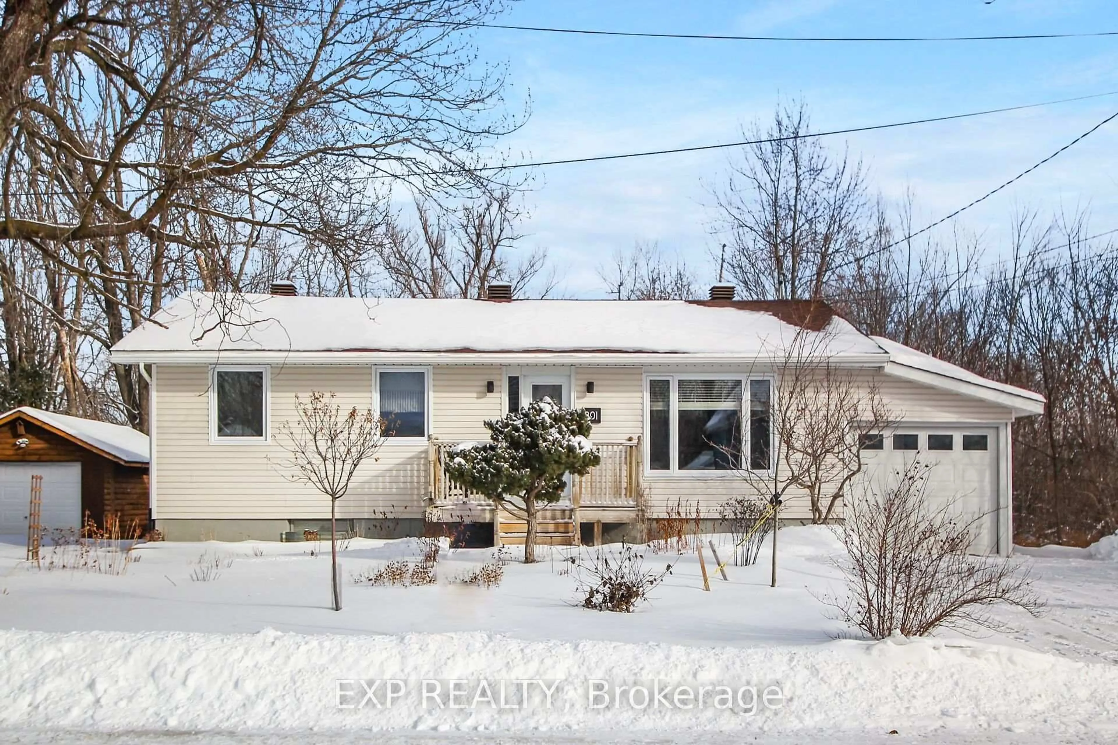 Home with vinyl exterior material, street for 301 Water St, Almonte Ontario K0A 1A0