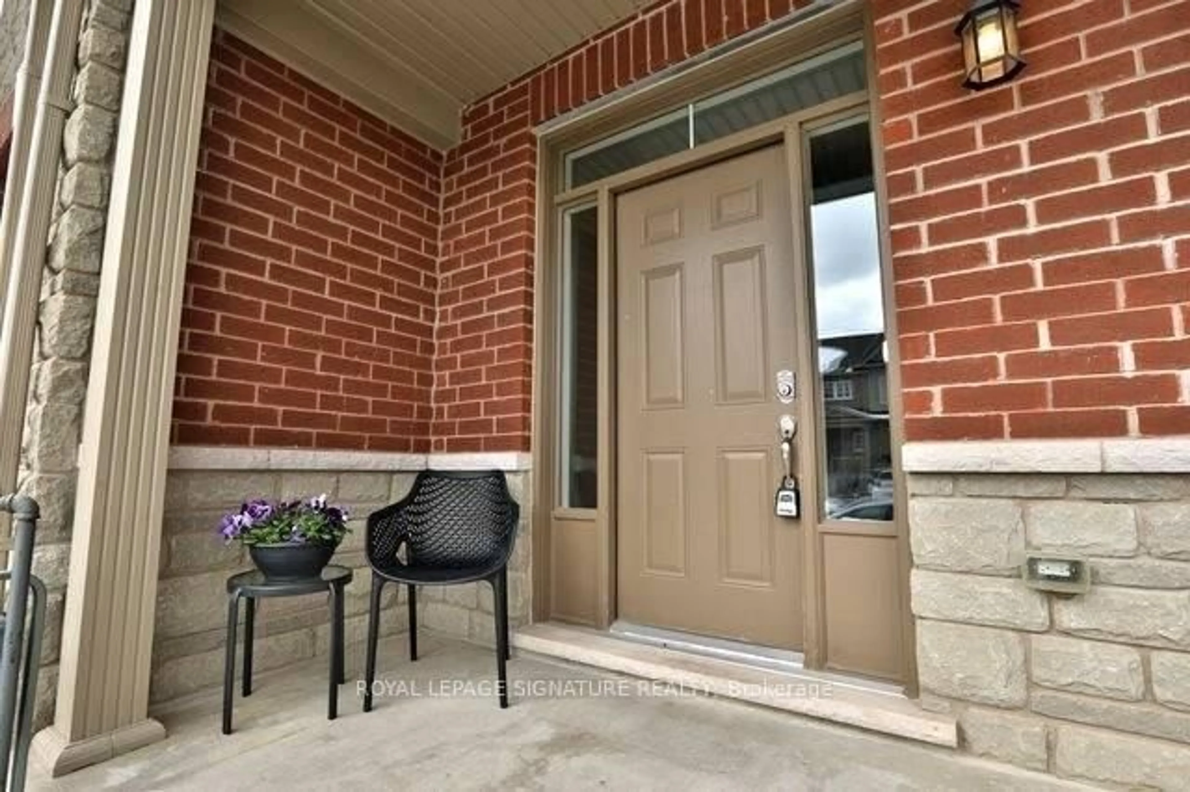 Indoor entryway for 29 Bradbury Rd, Hamilton Ontario L8J 0L1