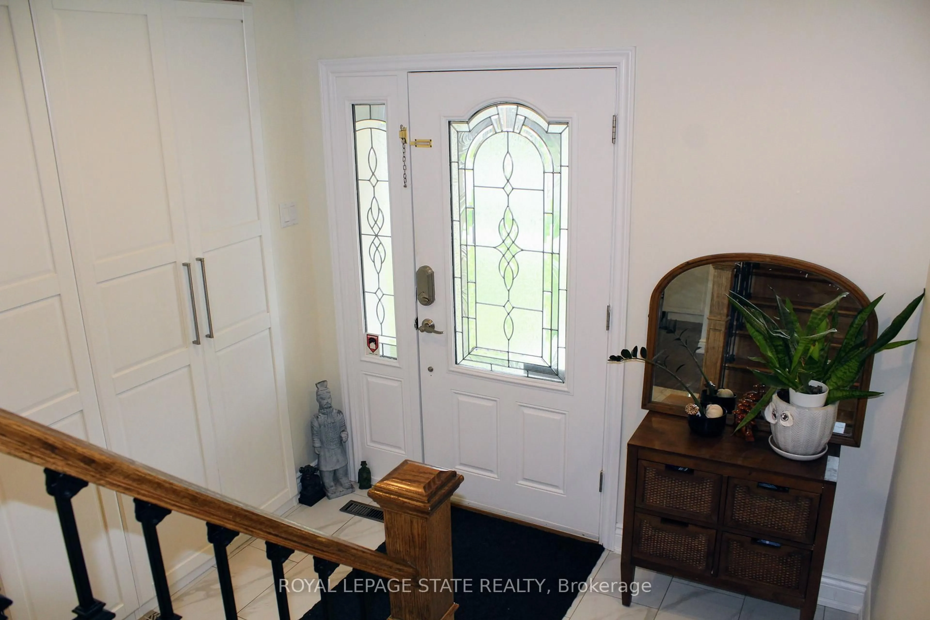 Indoor entryway for 133 Chilton Dr, Hamilton Ontario L8J 1L8