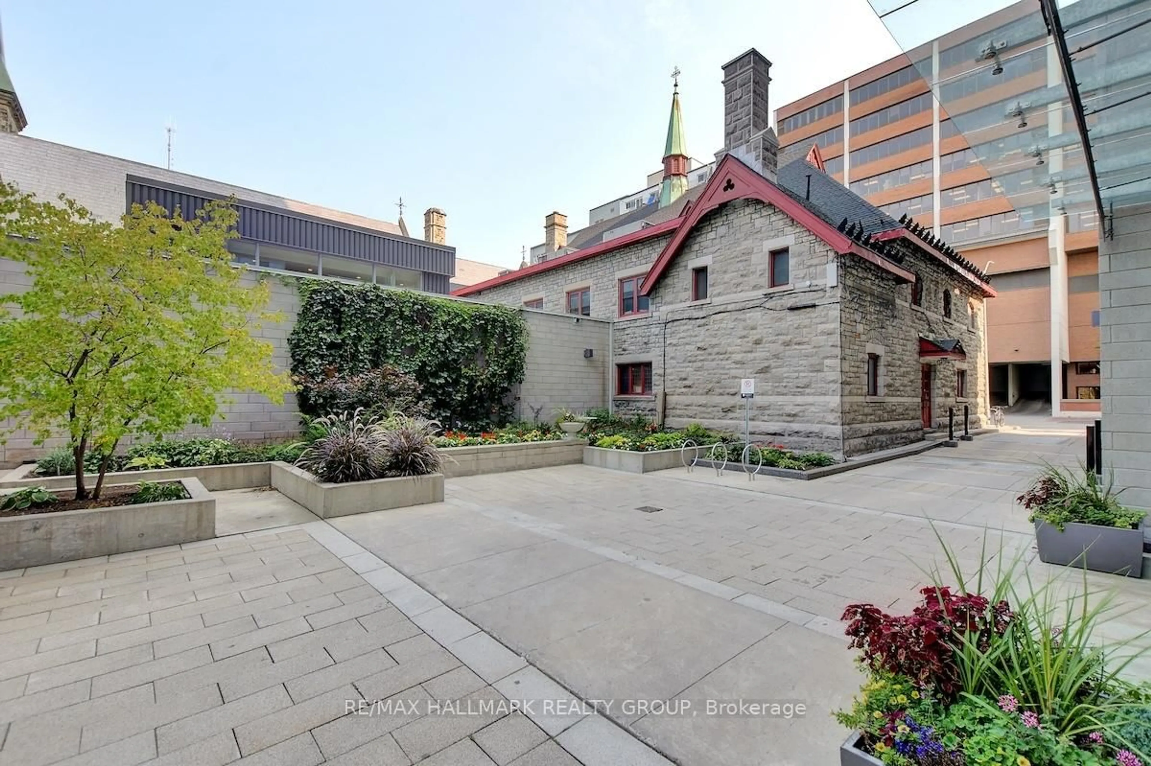 Patio, street for 428 Sparks St #907, Ottawa Ontario K1R 0B3