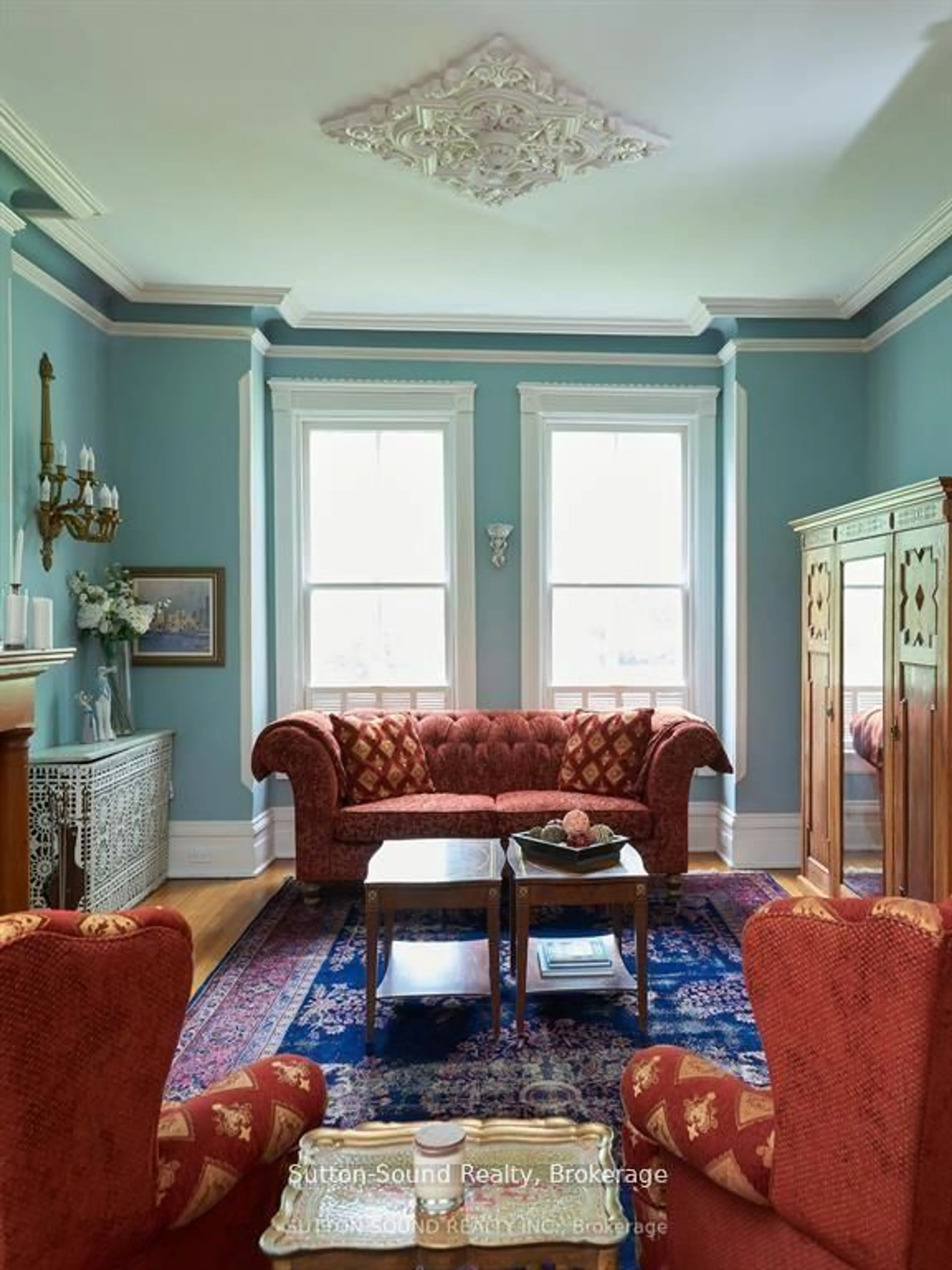 Living room with furniture, carpet floor for 932 3RD Ave, Owen Sound Ontario N4K 4P6