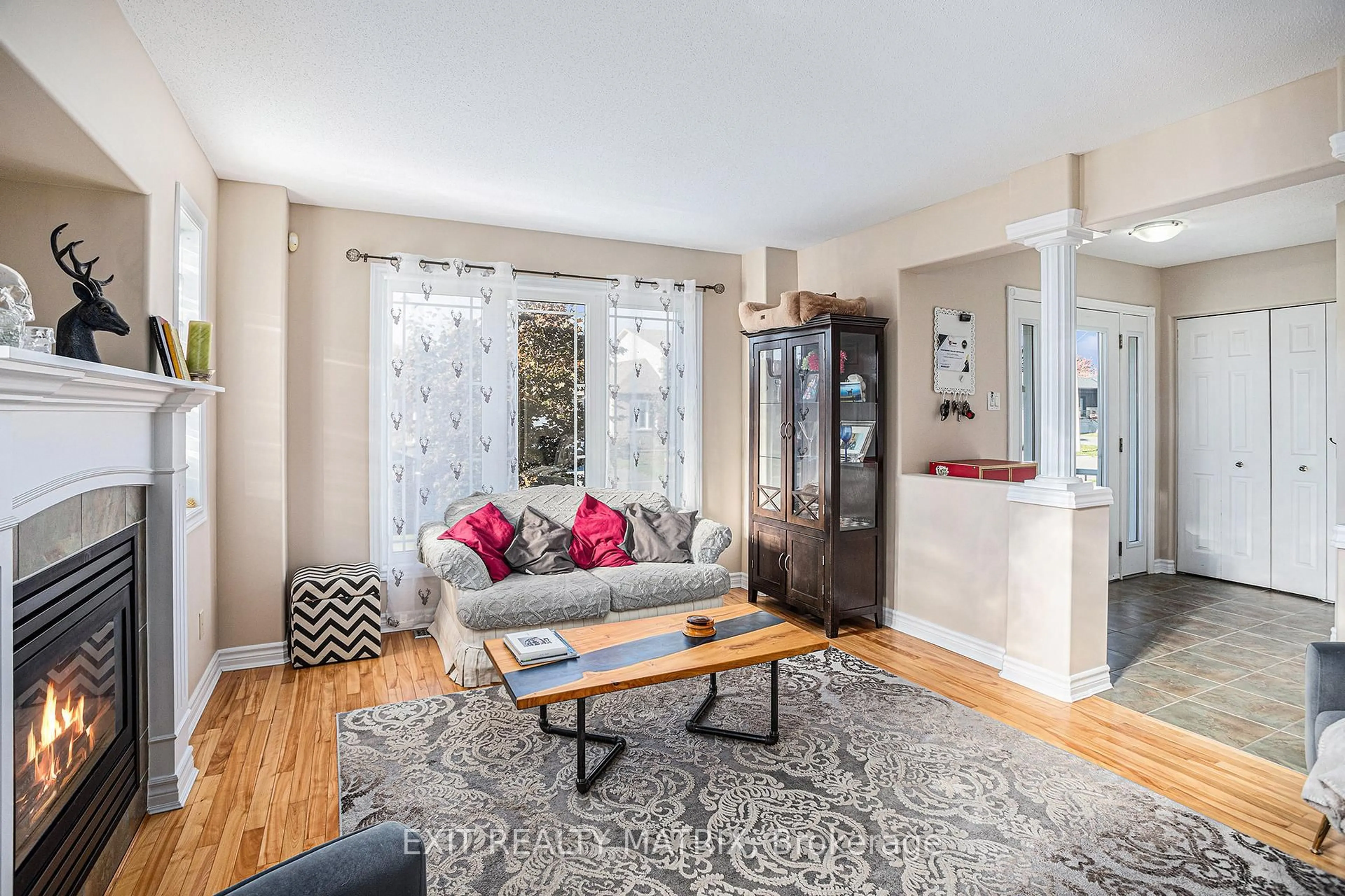 Living room with furniture, unknown for 183 Filion St, Russell Ontario K0A 1W0