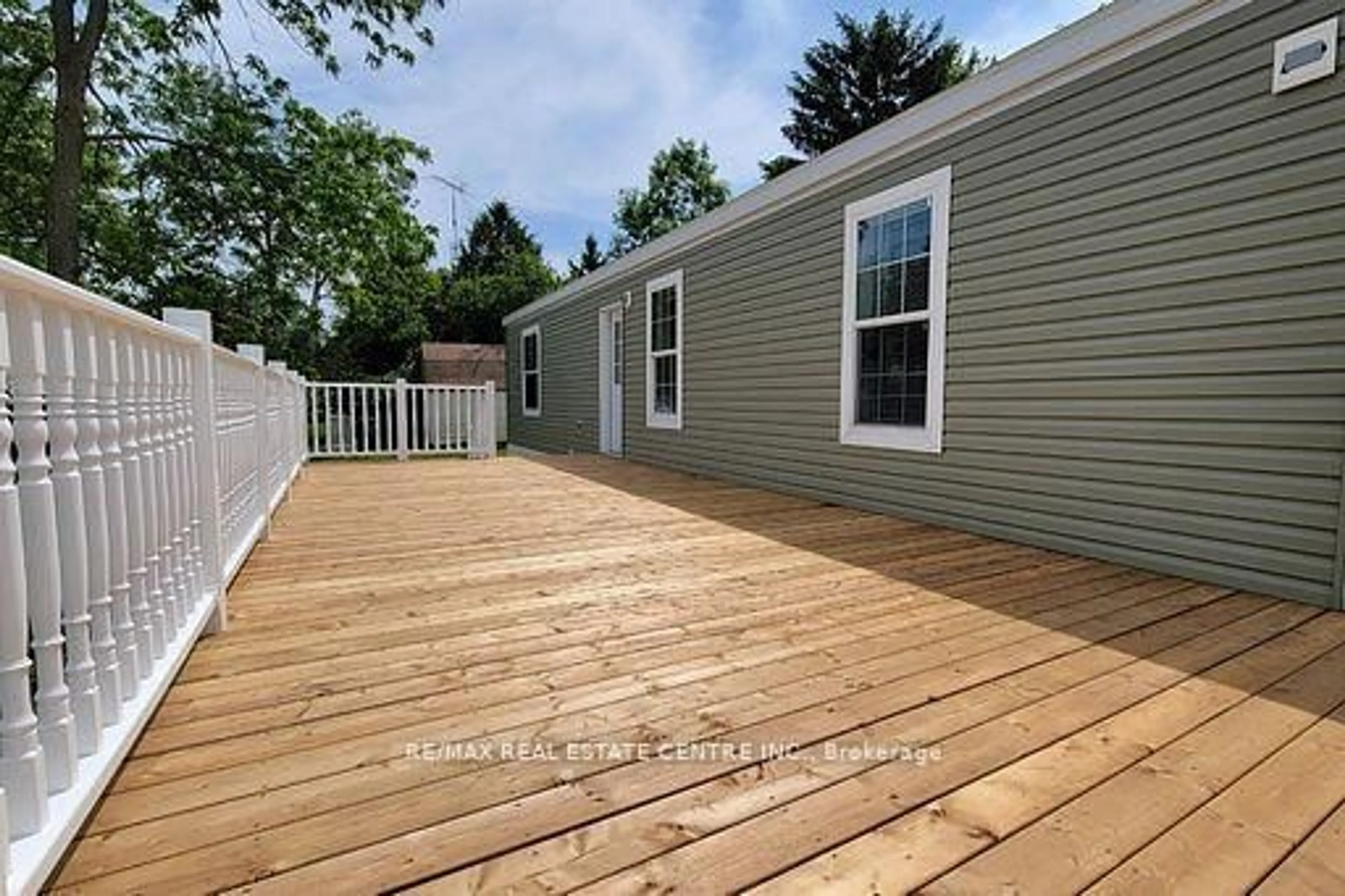 Home with vinyl exterior material, street for 77 Park Lane, Hamilton Ontario N0B 2J0