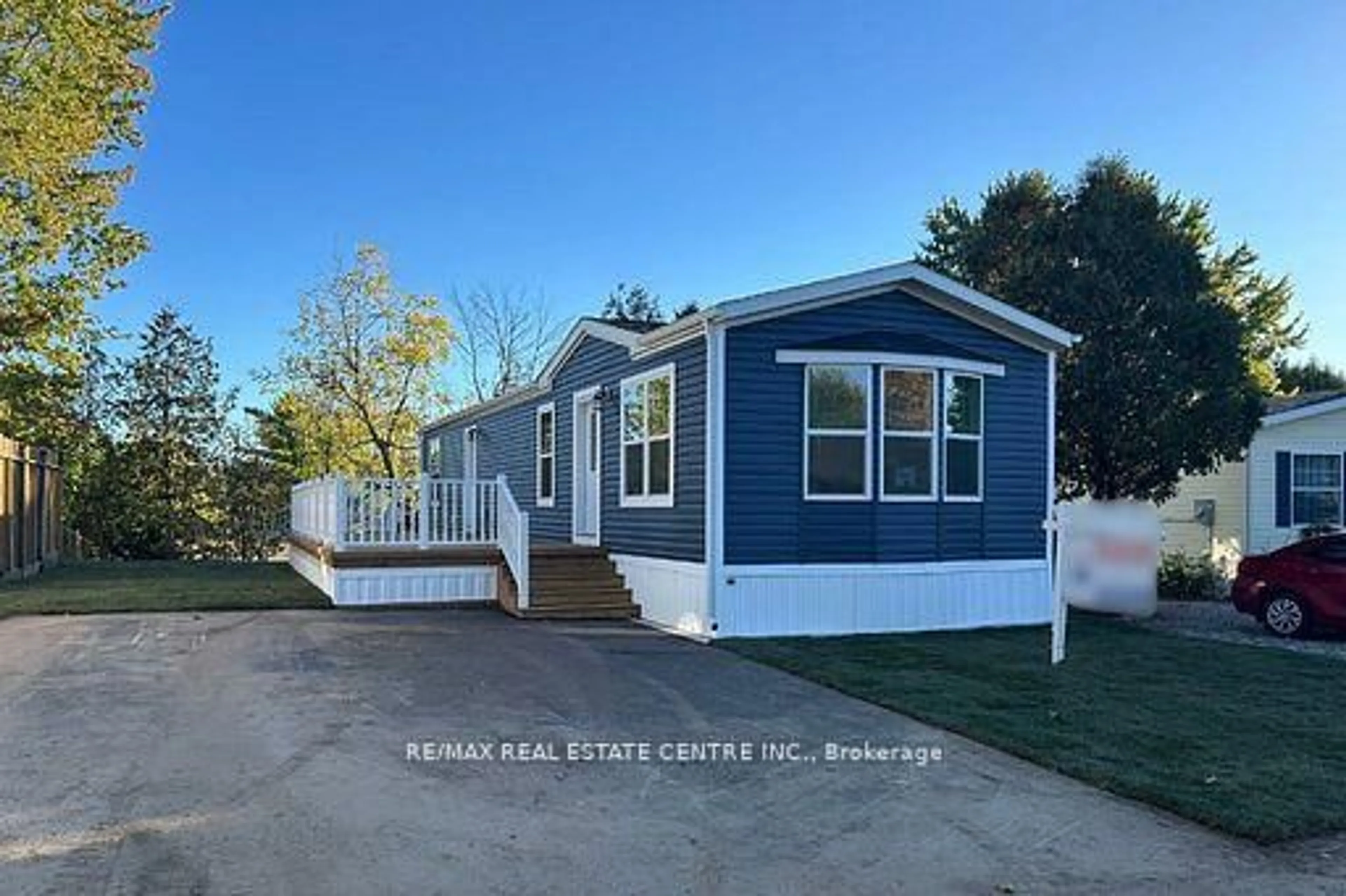 Home with vinyl exterior material, street for 24 MacPherson Cres, Hamilton Ontario N0B 2J0