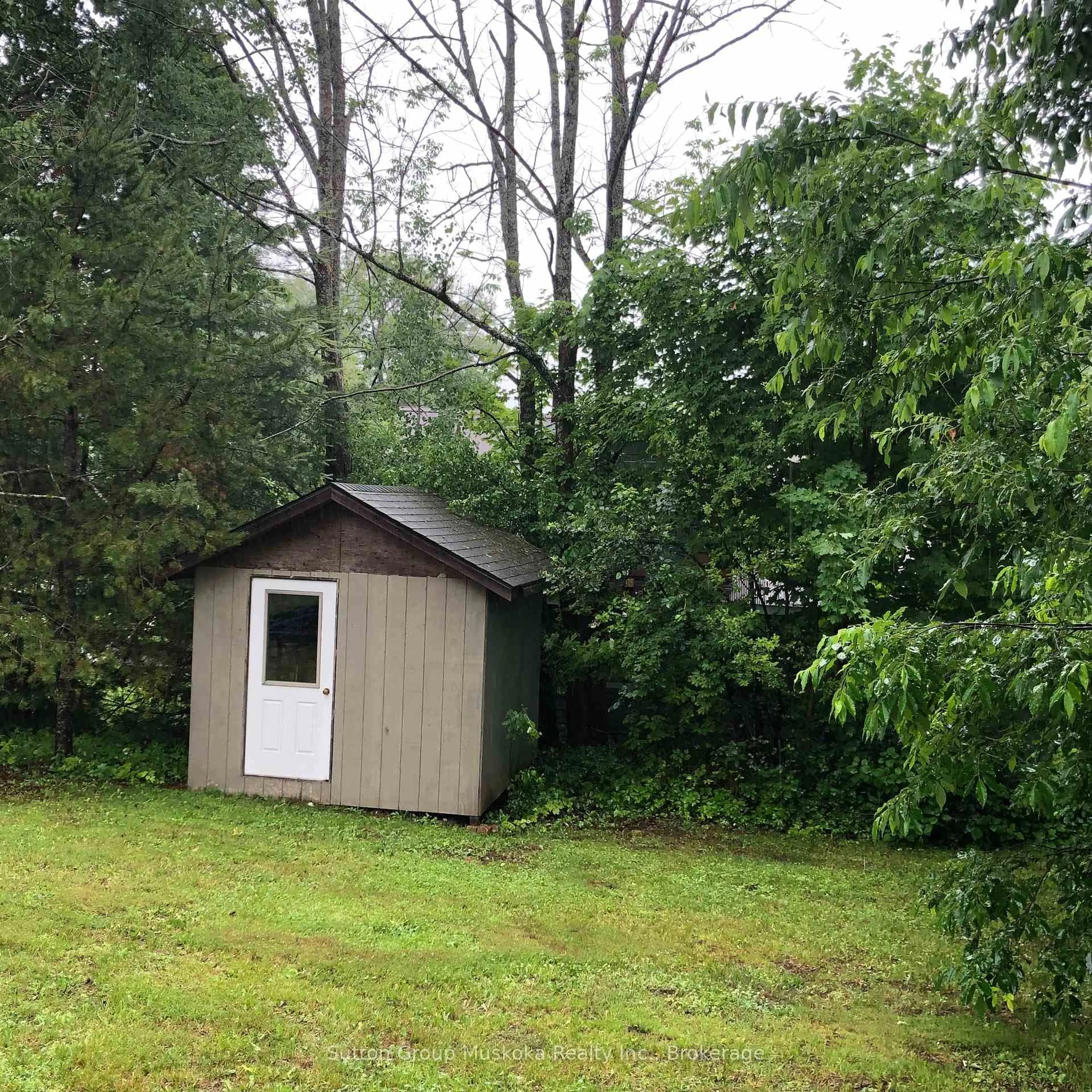 Shed for 27 Henry St, Huntsville Ontario P1H 1V5