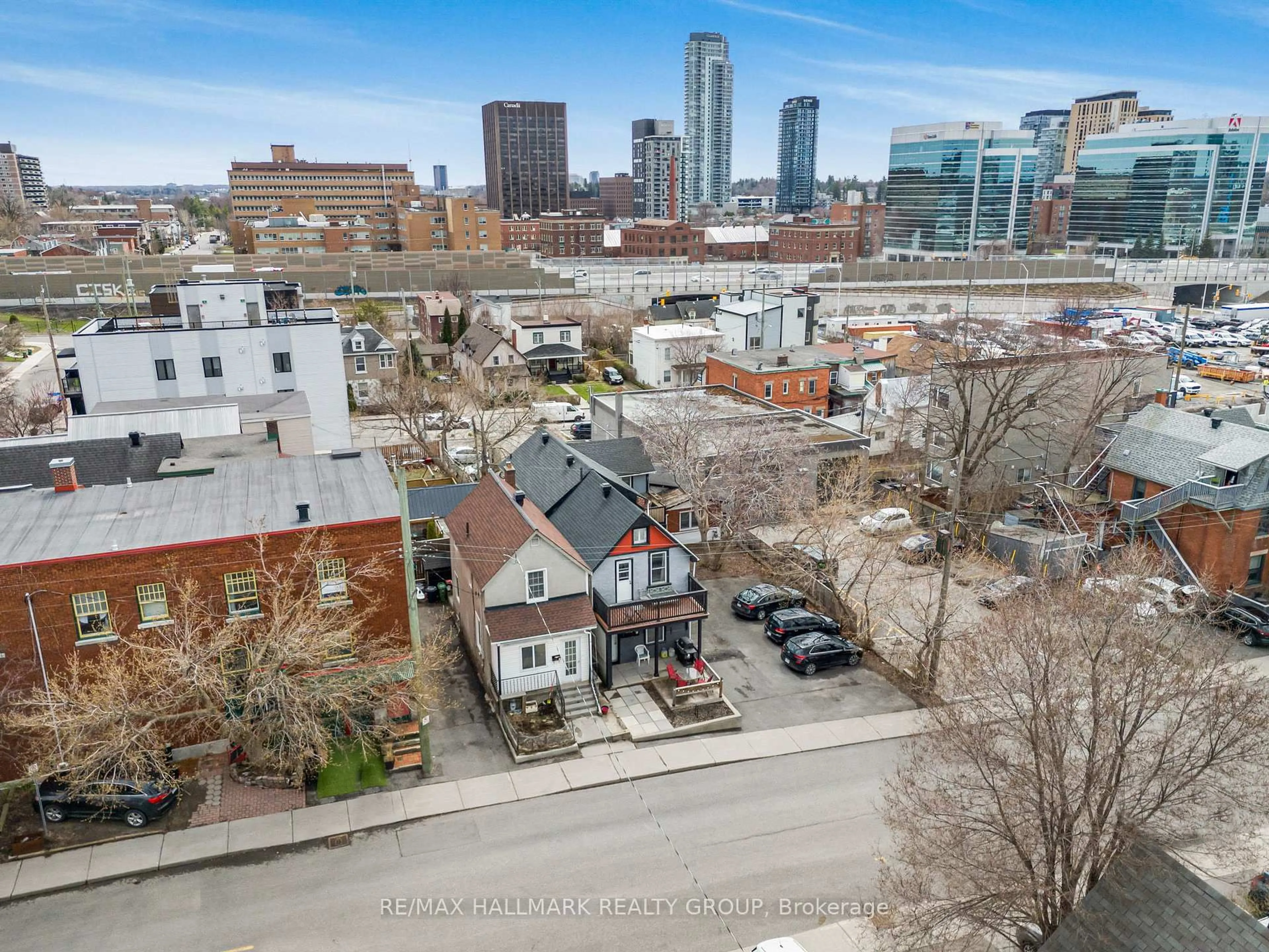 A pic from outside/outdoor area/front of a property/back of a property/a pic from drone, city buildings view from balcony for 48 LOUISA St, Ottawa Ontario K1R 6Y8