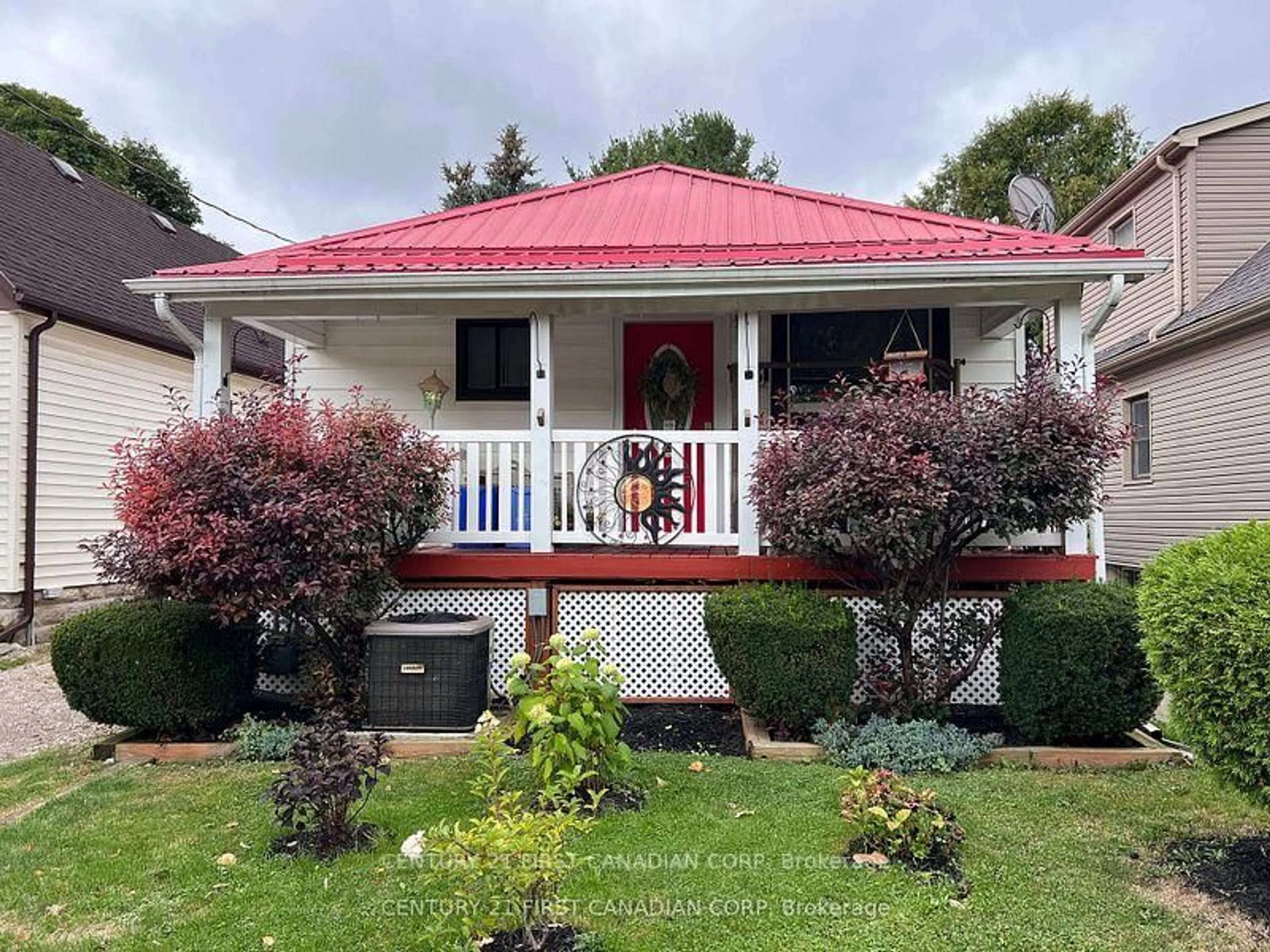 Home with vinyl exterior material, street for 55 Linwood St, London East Ontario N5Y 1W1