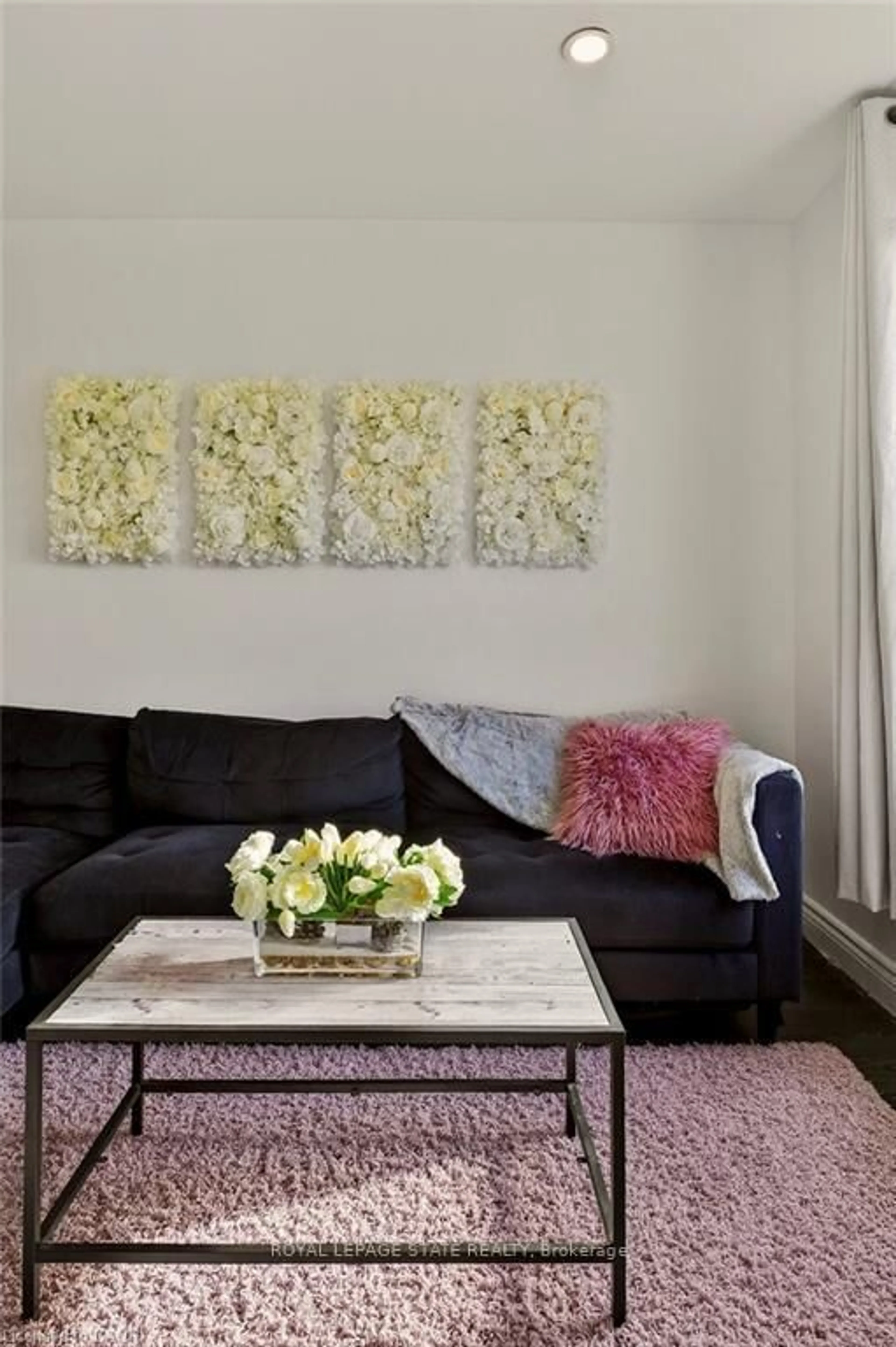 Living room with furniture, unknown for 163 Hope Ave, Hamilton Ontario L8H 2E7