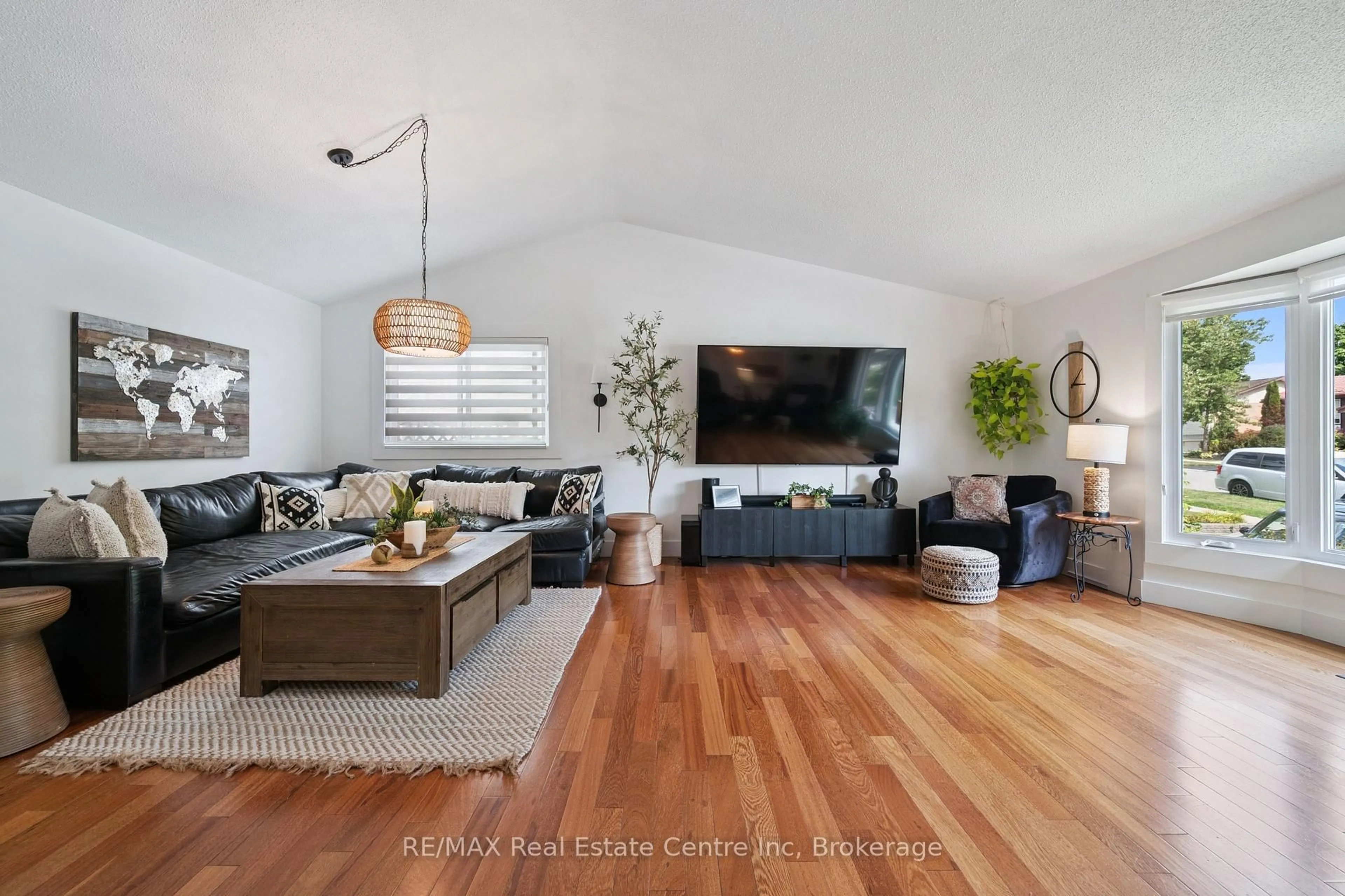 Living room with furniture, wood/laminate floor for 53 Rochelle Dr, Guelph Ontario N1K 1L1