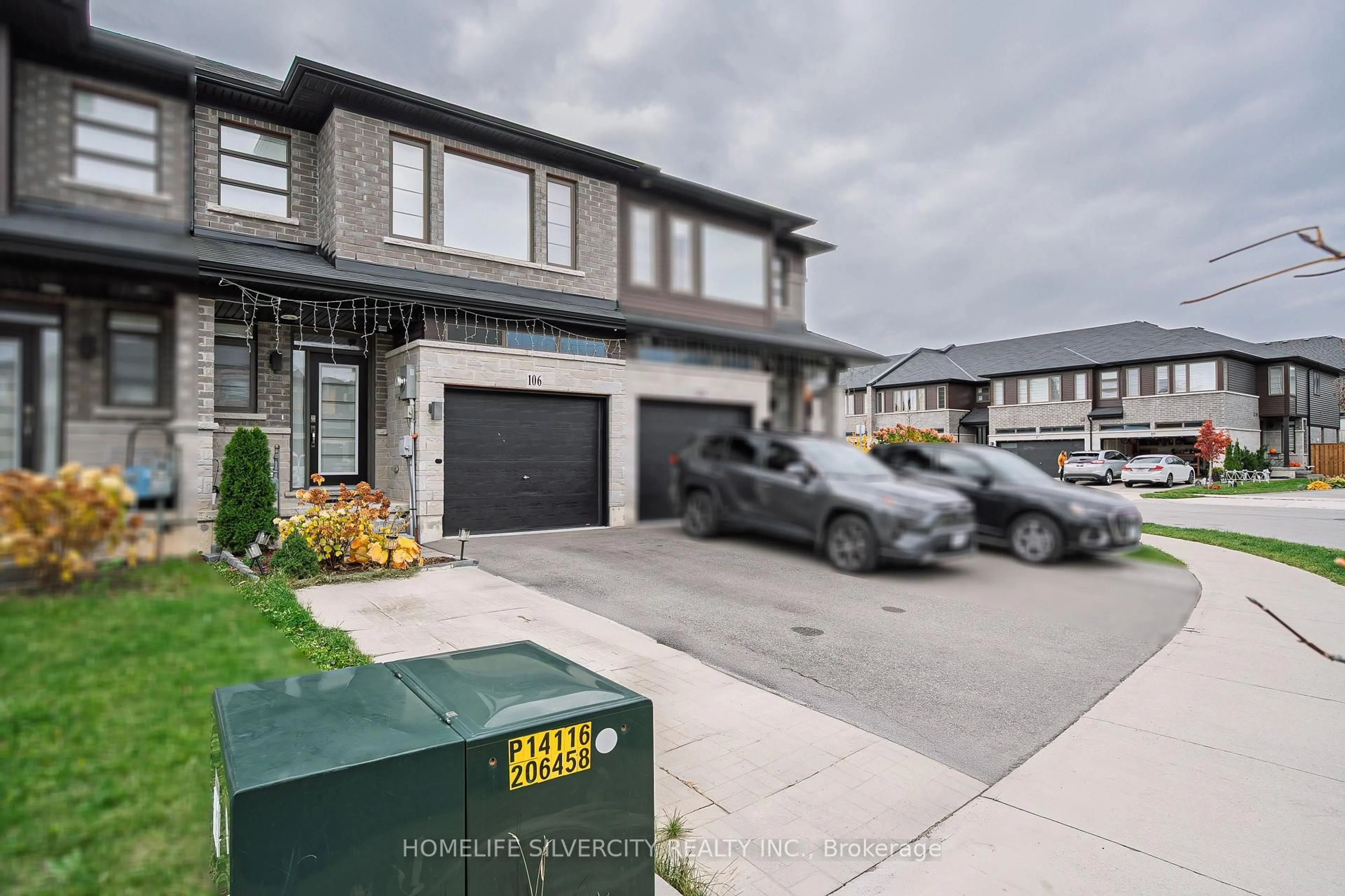 A pic from outside/outdoor area/front of a property/back of a property/a pic from drone, street for 106 Columbus Gate, Hamilton Ontario L8J 0L3