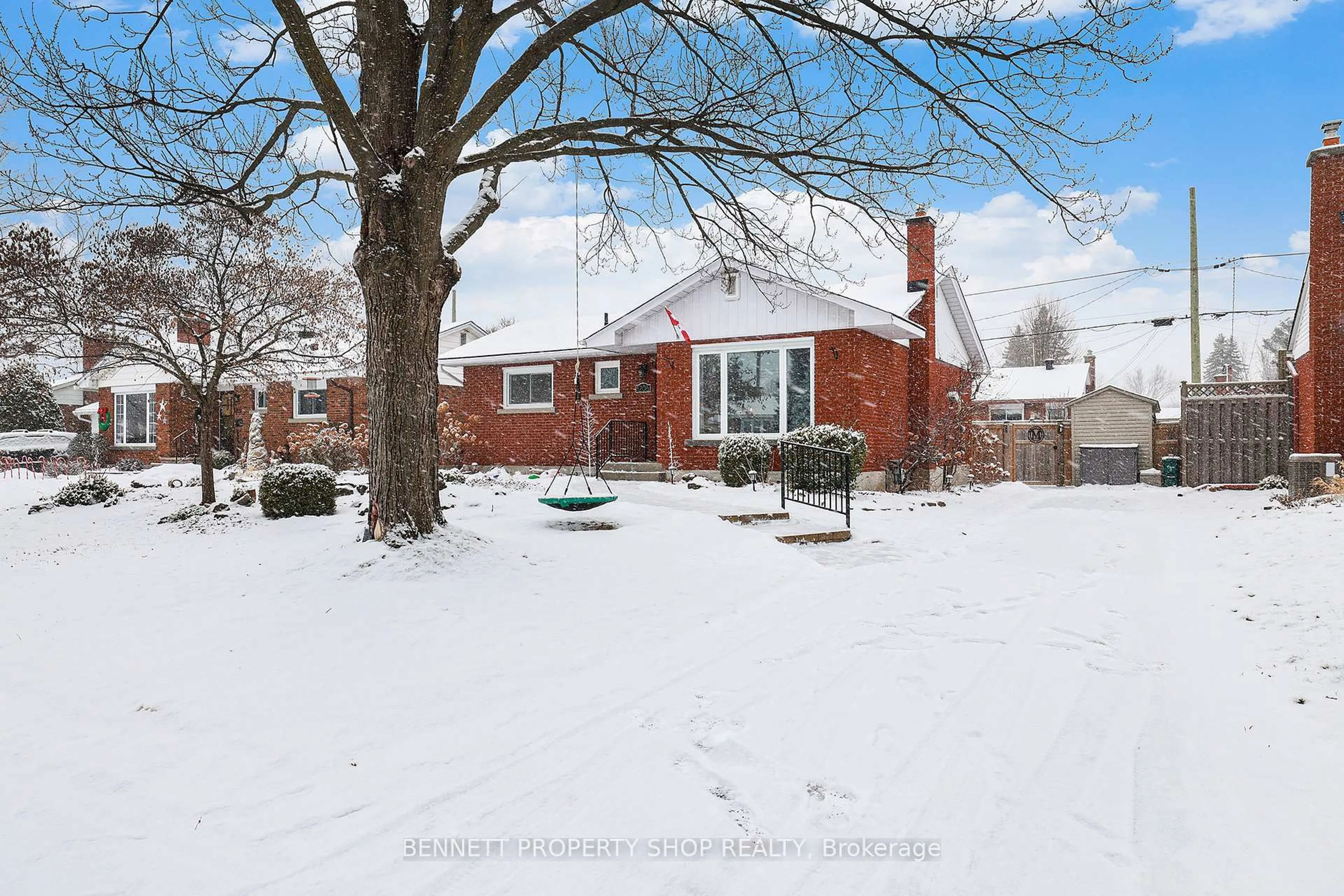 A pic from outside/outdoor area/front of a property/back of a property/a pic from drone, street for 1206 Placid St, Ottawa Ontario K2C 3A6
