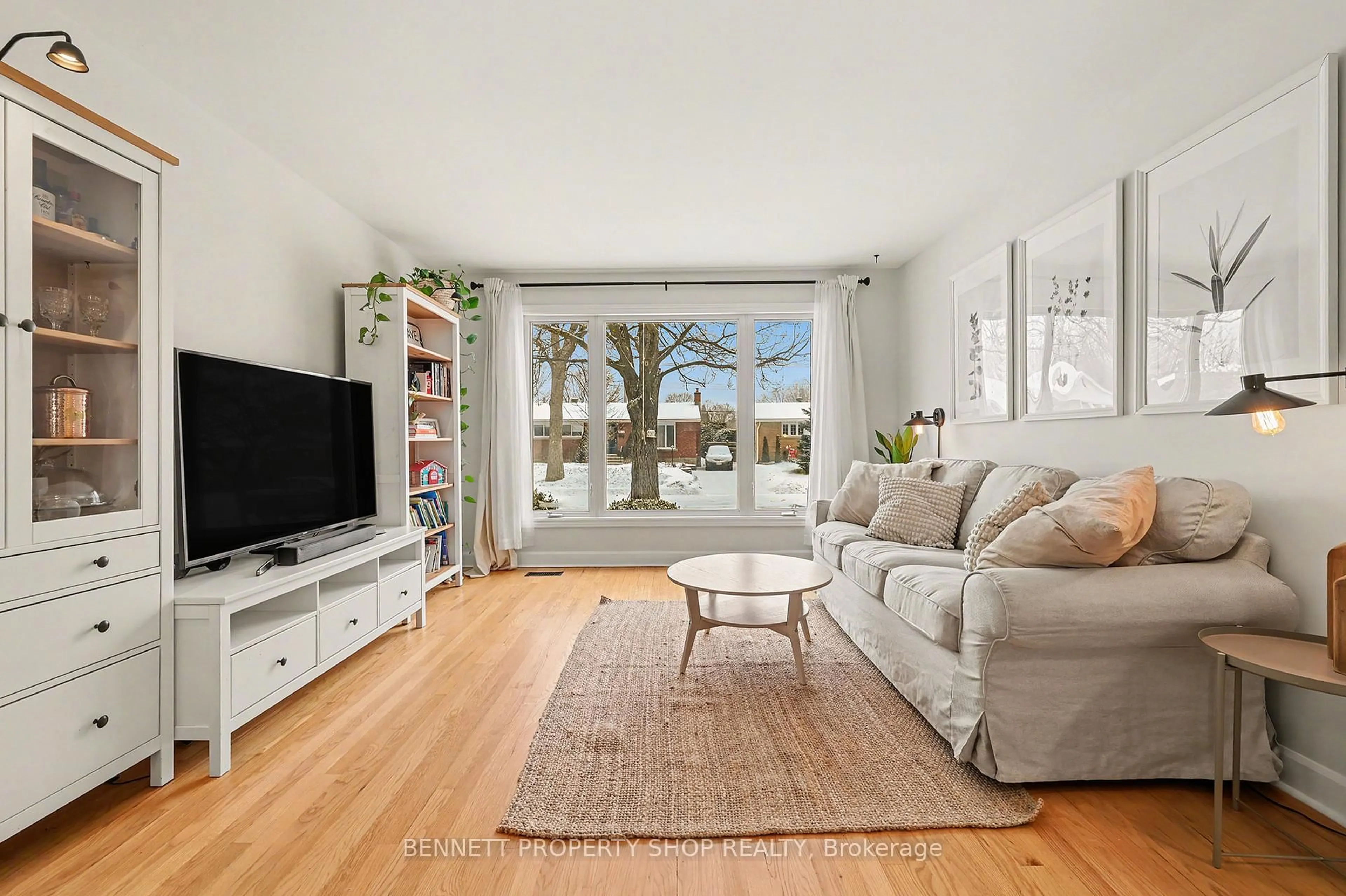 Living room with furniture, unknown for 1206 Placid St, Ottawa Ontario K2C 3A6