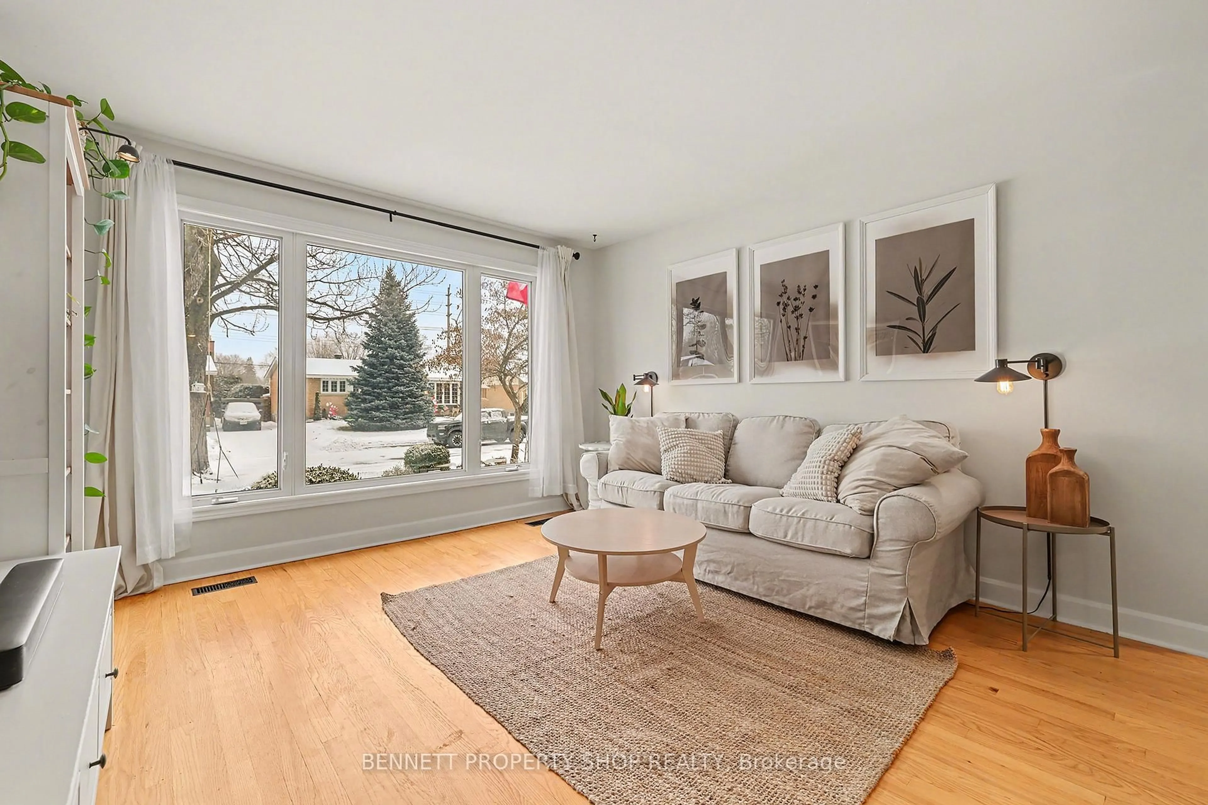 Living room with furniture, wood/laminate floor for 1206 Placid St, Ottawa Ontario K2C 3A6