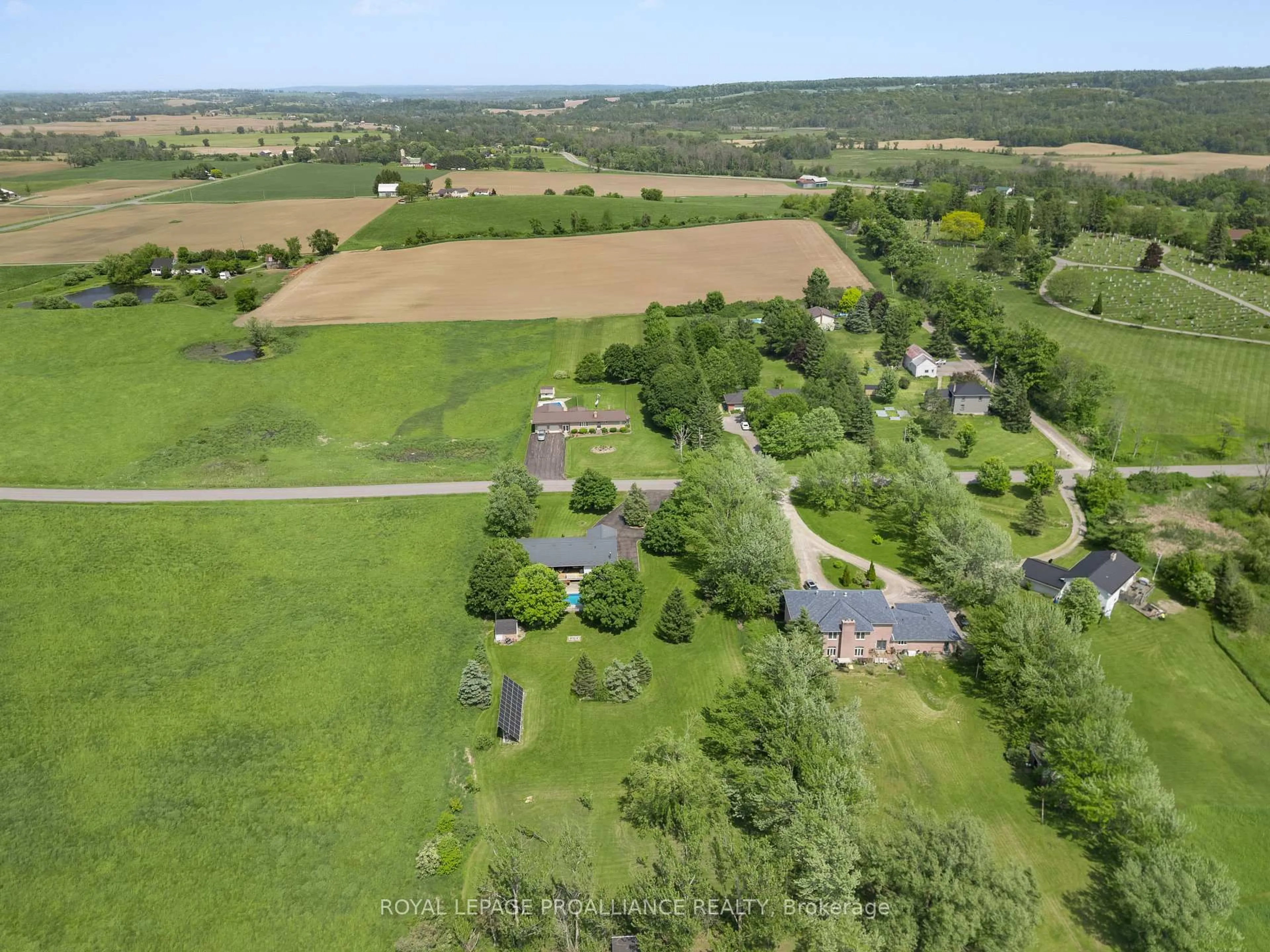 A pic from outside/outdoor area/front of a property/back of a property/a pic from drone, unknown for 288 Edward St, Stirling Ontario K0K 3E0